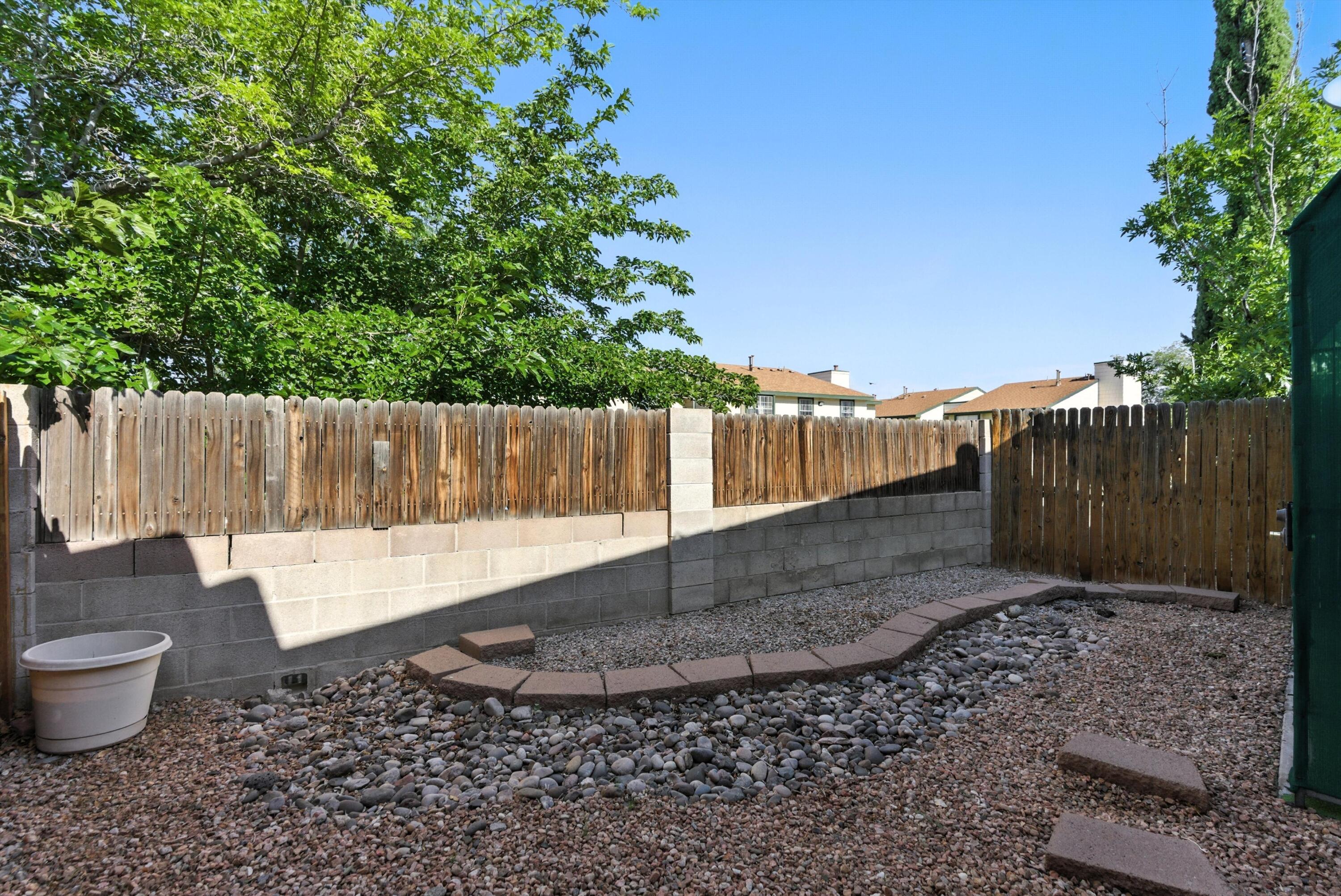 5025 LA FIESTA Drive NE