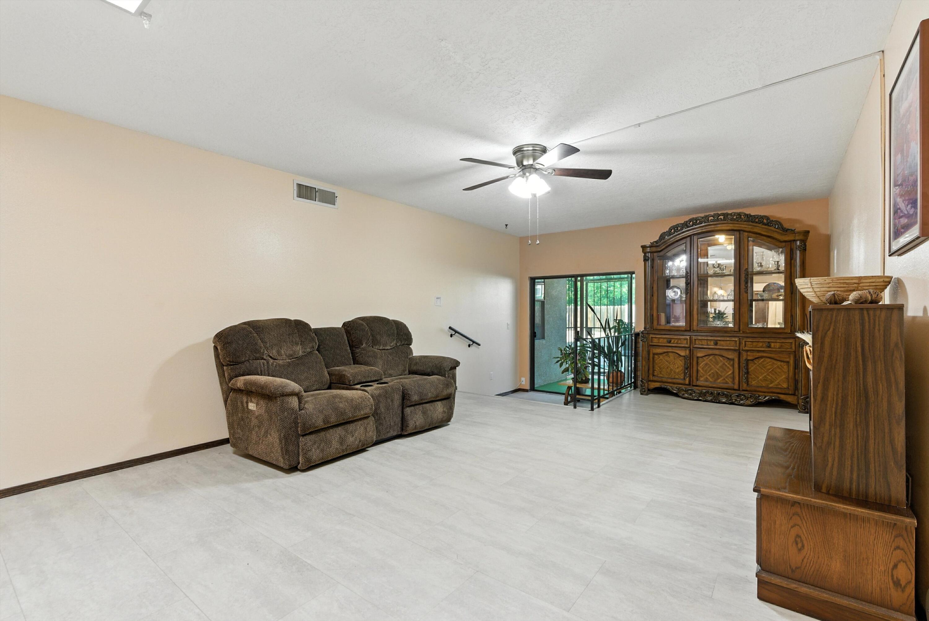 5025 LA FIESTA Drive NE