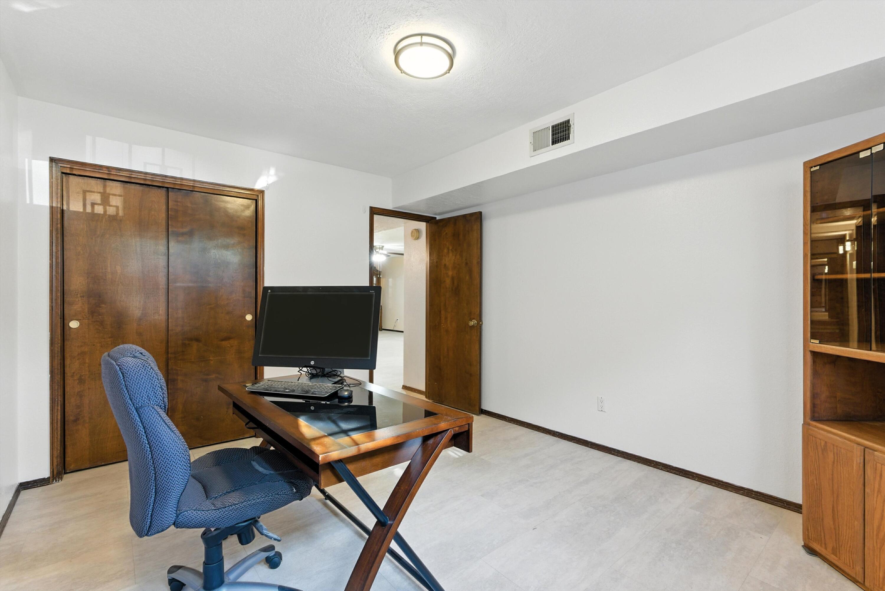 5025 LA FIESTA Drive NE