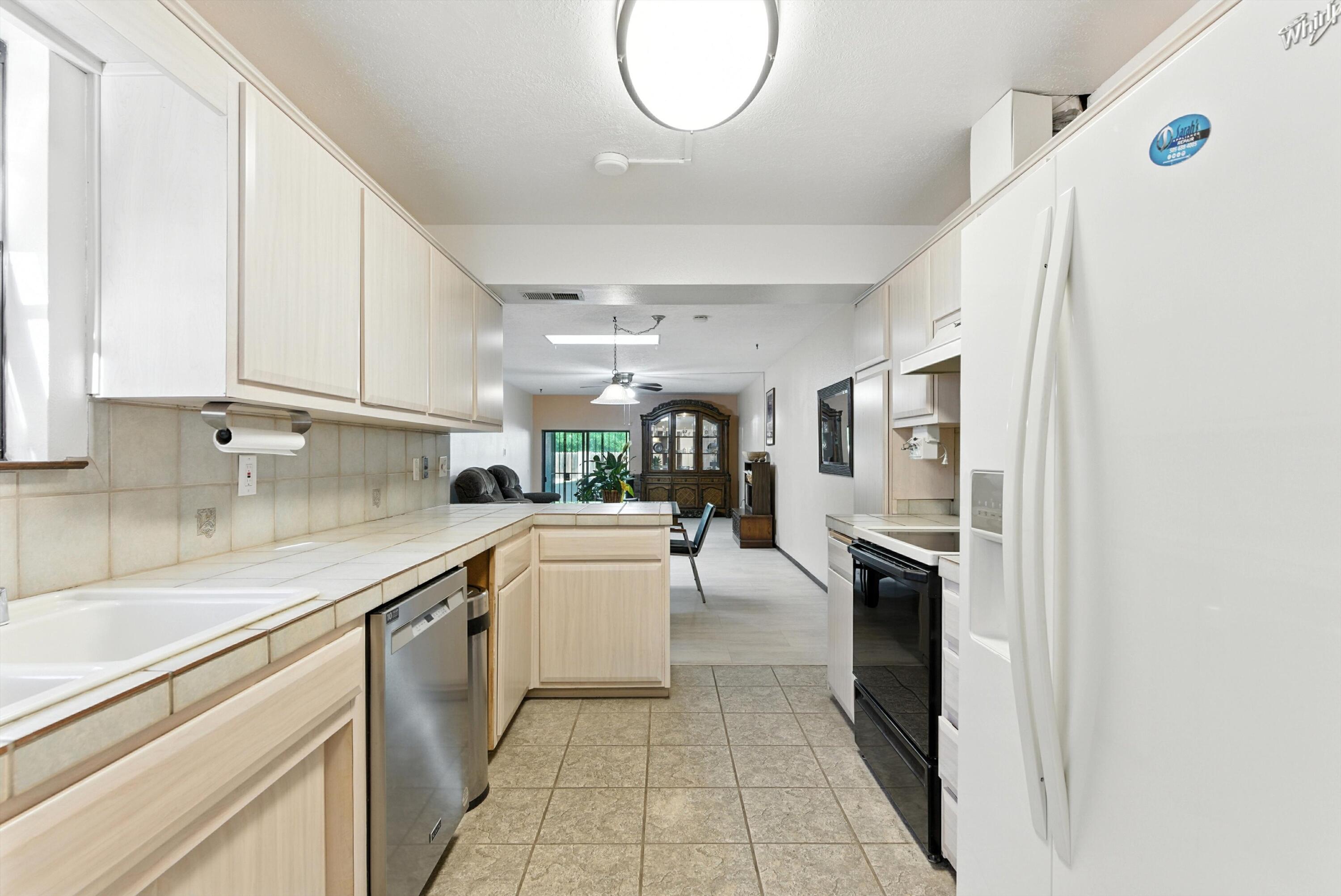 5025 LA FIESTA Drive NE