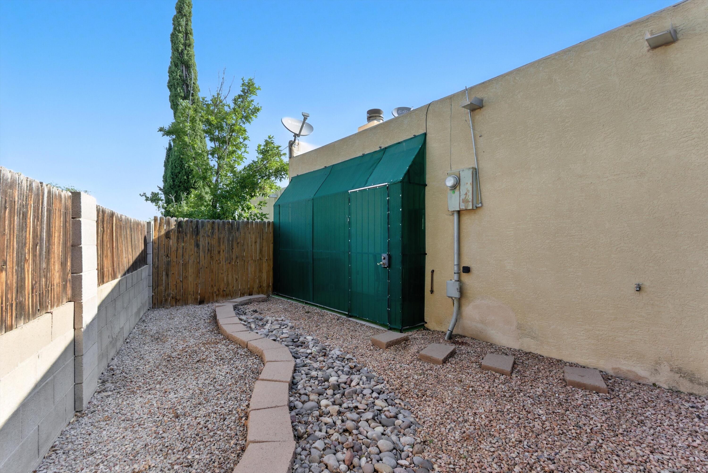 5025 LA FIESTA Drive NE