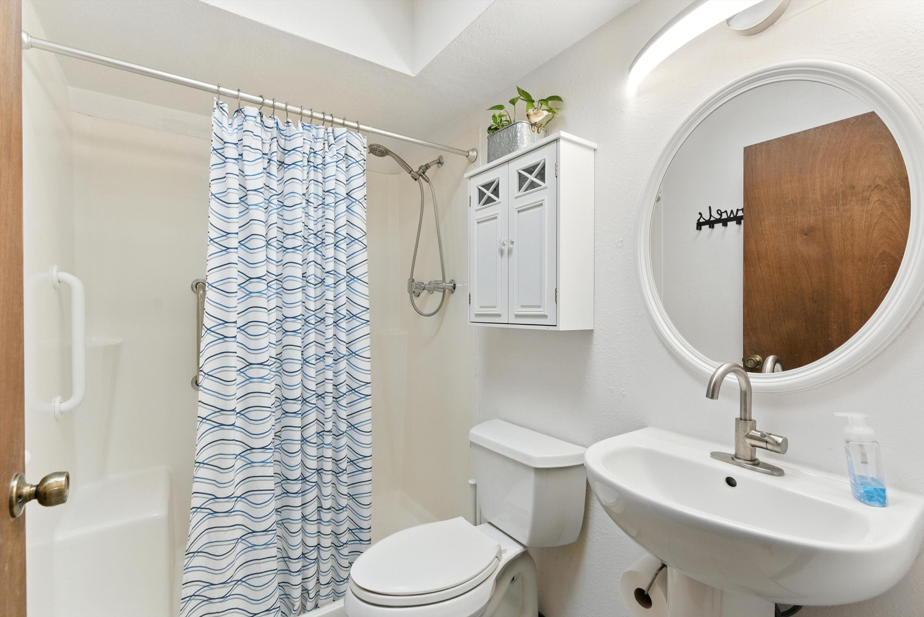 5025 LA FIESTA Drive NE