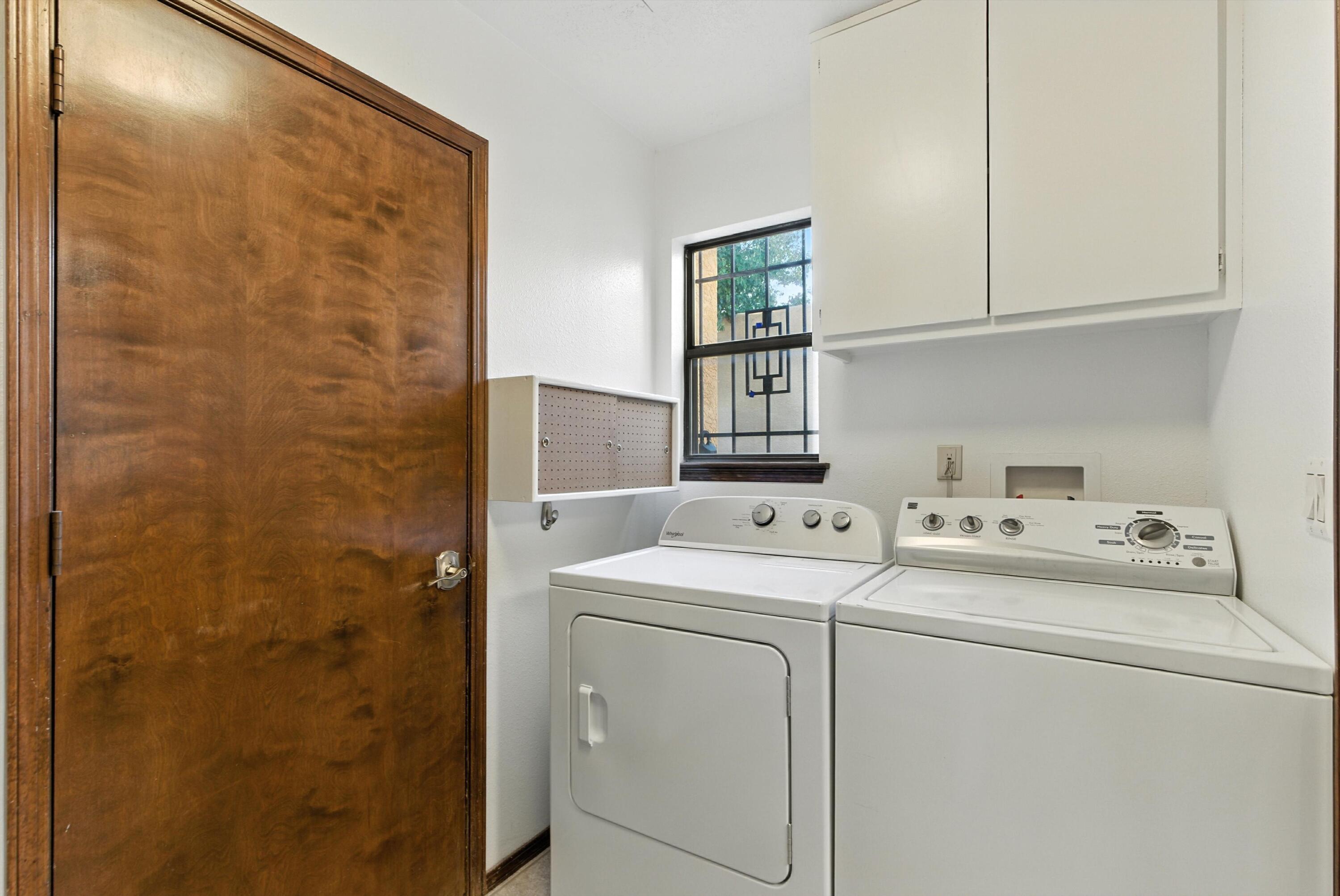 5025 LA FIESTA Drive NE