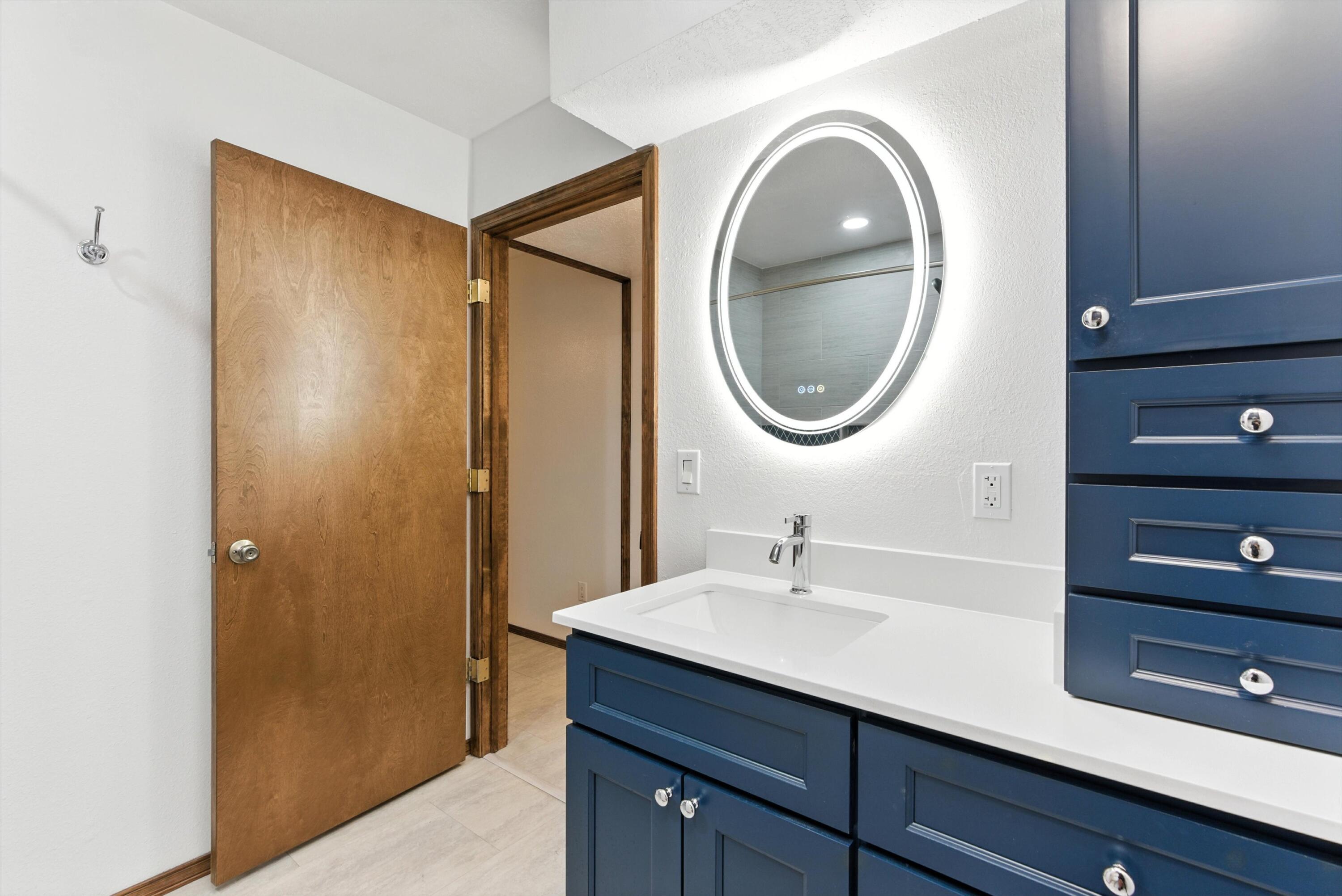 5025 LA FIESTA Drive NE