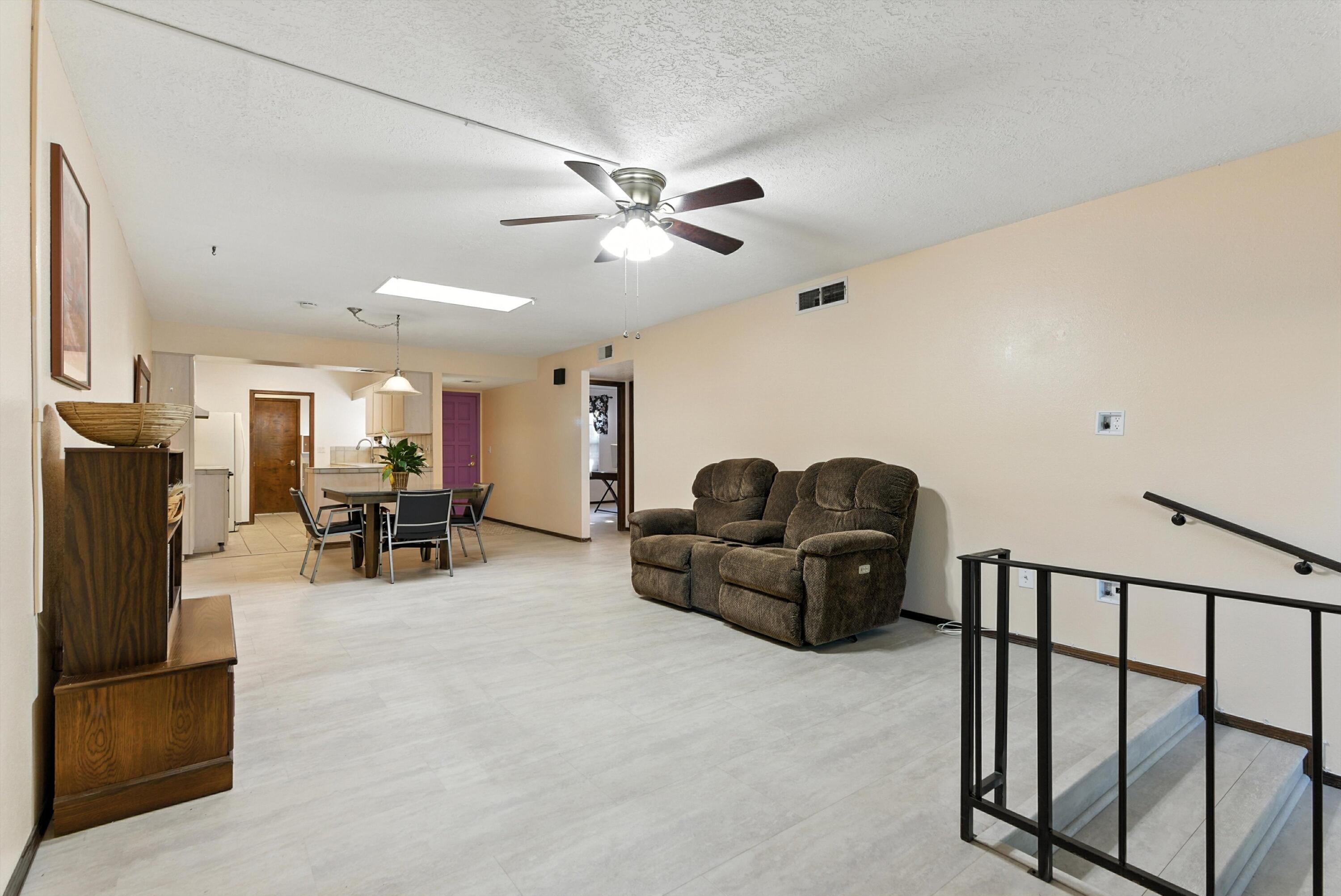 5025 LA FIESTA Drive NE