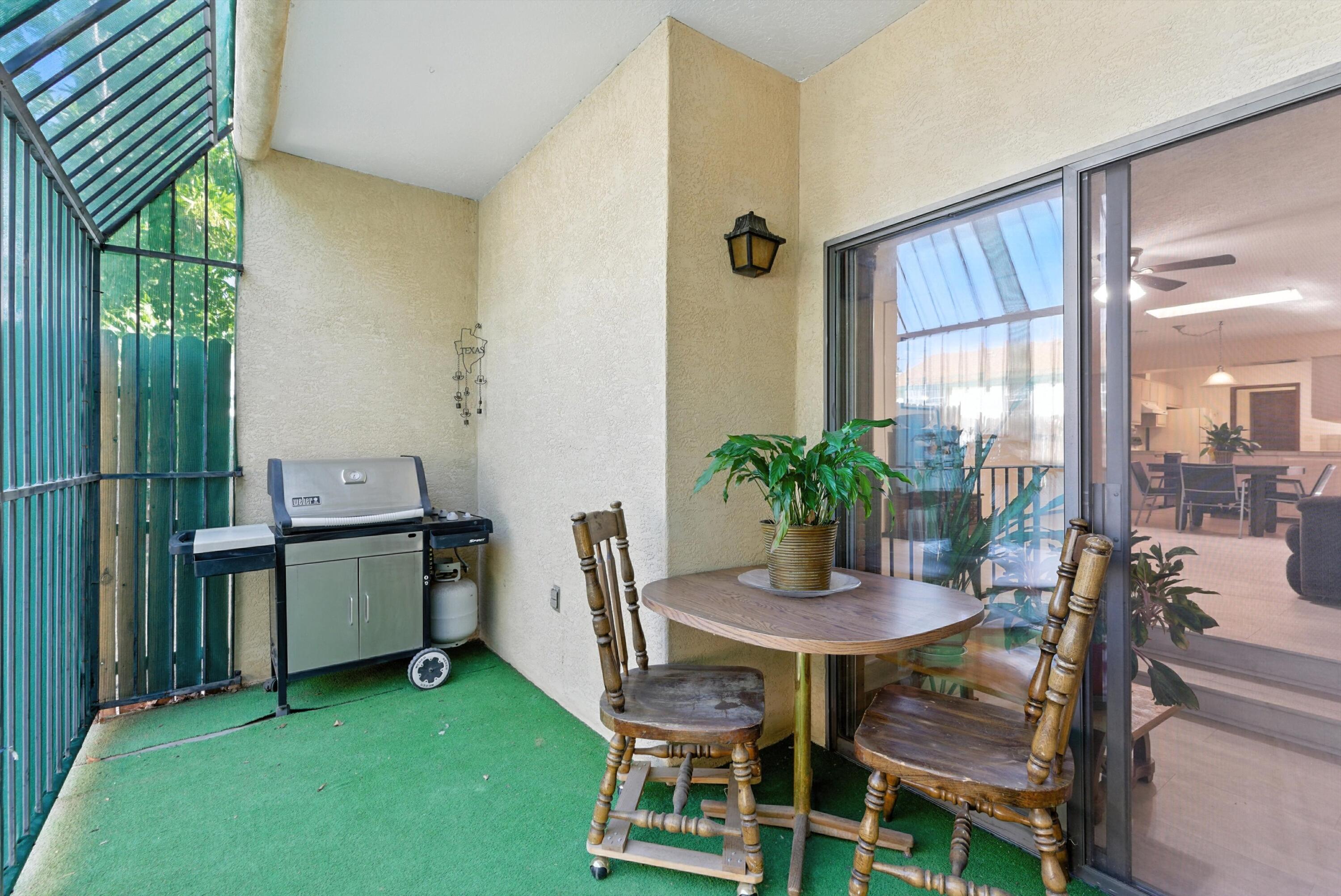 5025 LA FIESTA Drive NE