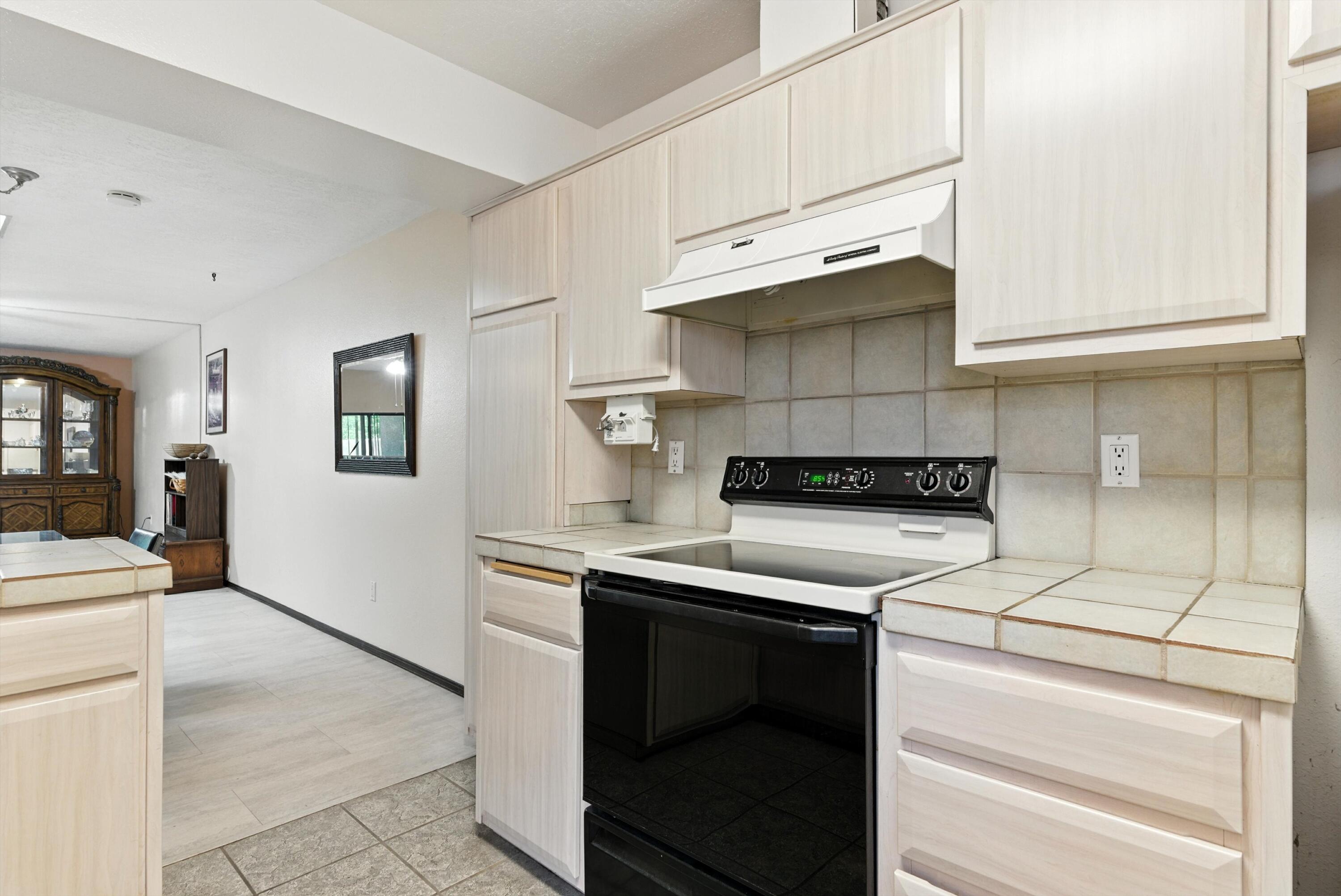 5025 LA FIESTA Drive NE