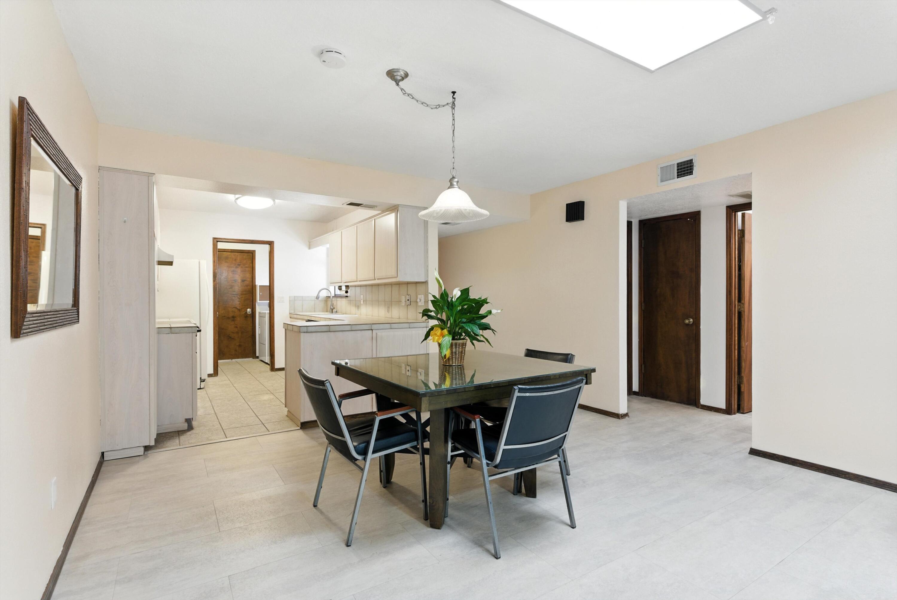 5025 LA FIESTA Drive NE