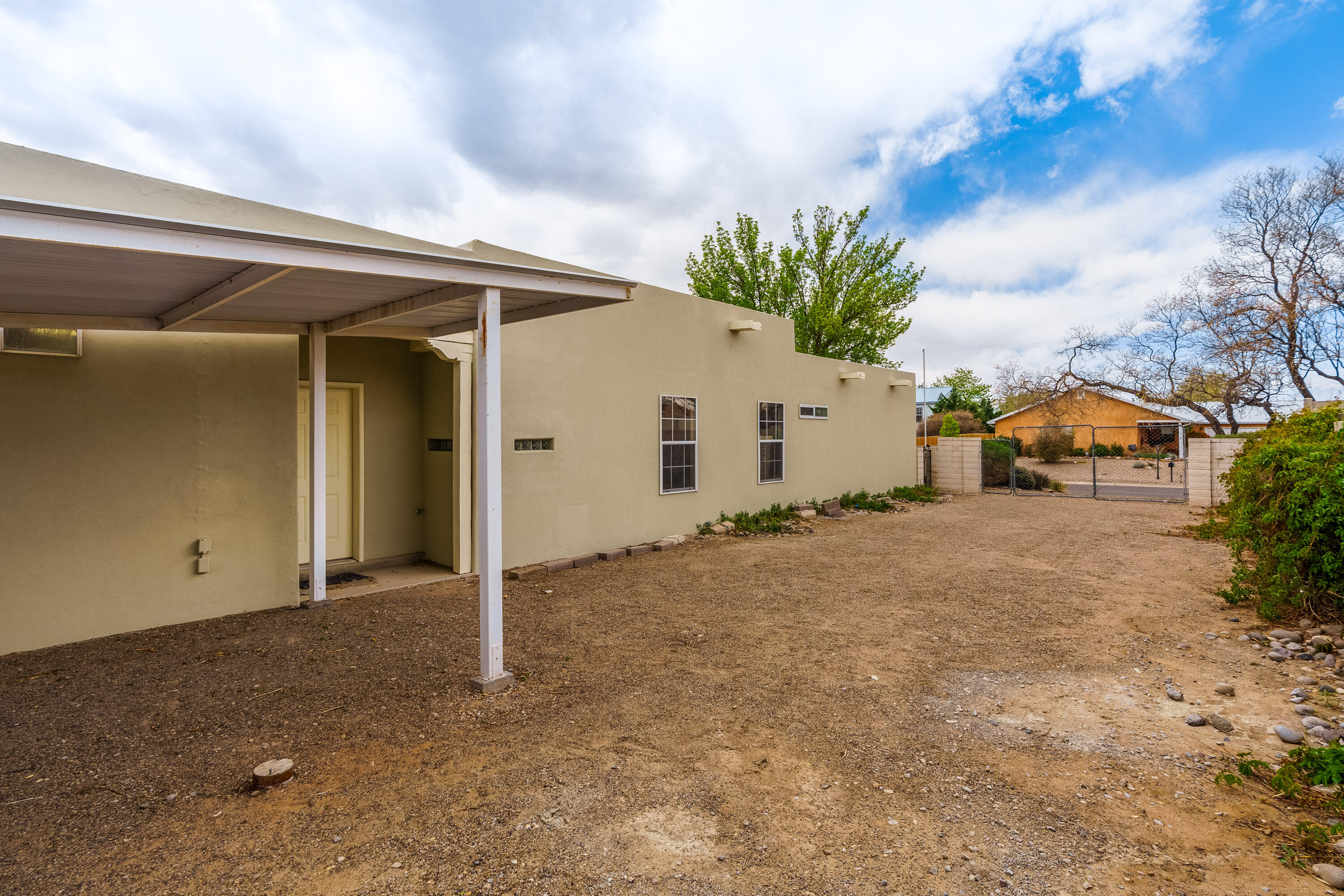 202 UTAH MEADOW Road NE