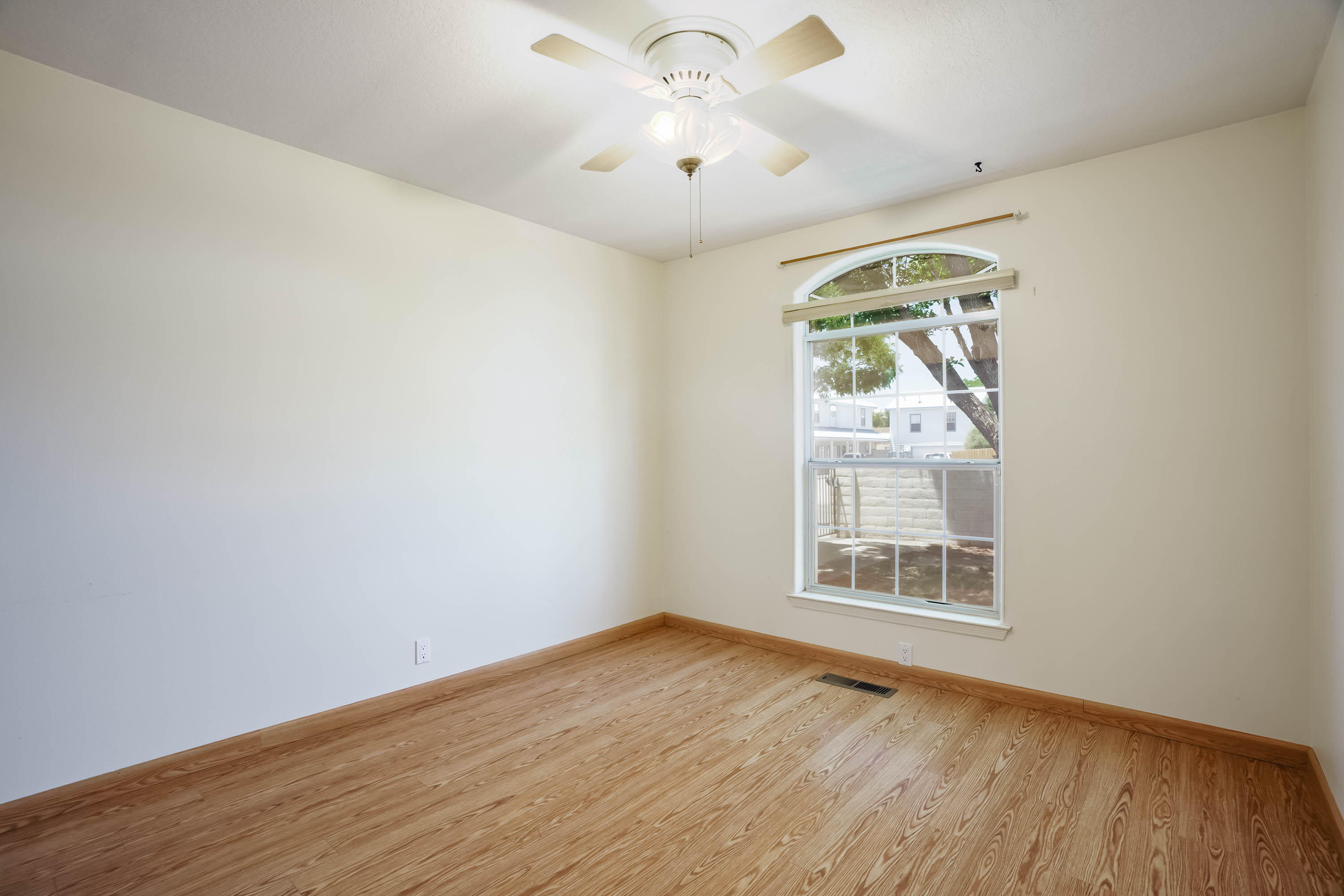 202 UTAH MEADOW Road NE