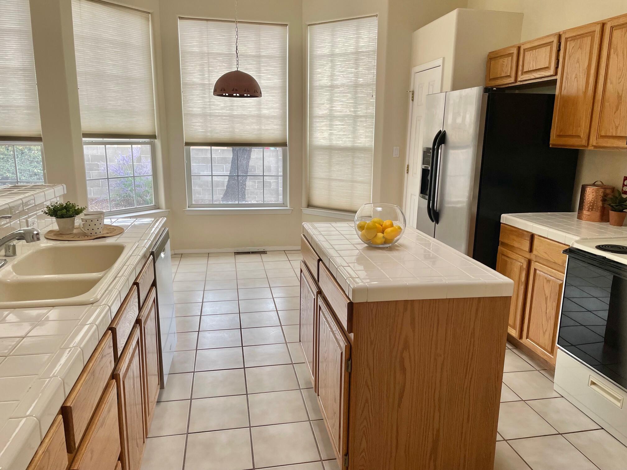 202 UTAH MEADOW Road NE