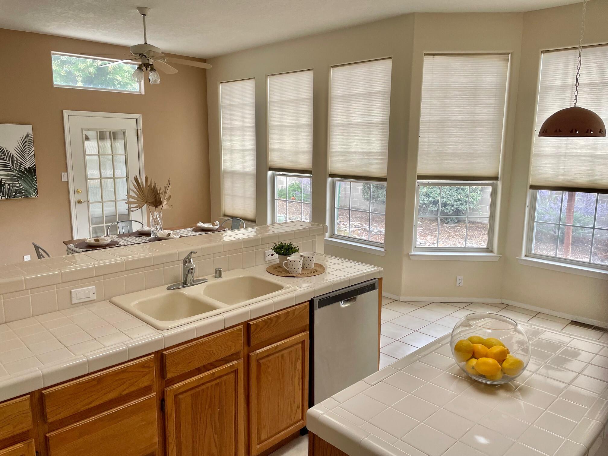 202 UTAH MEADOW Road NE