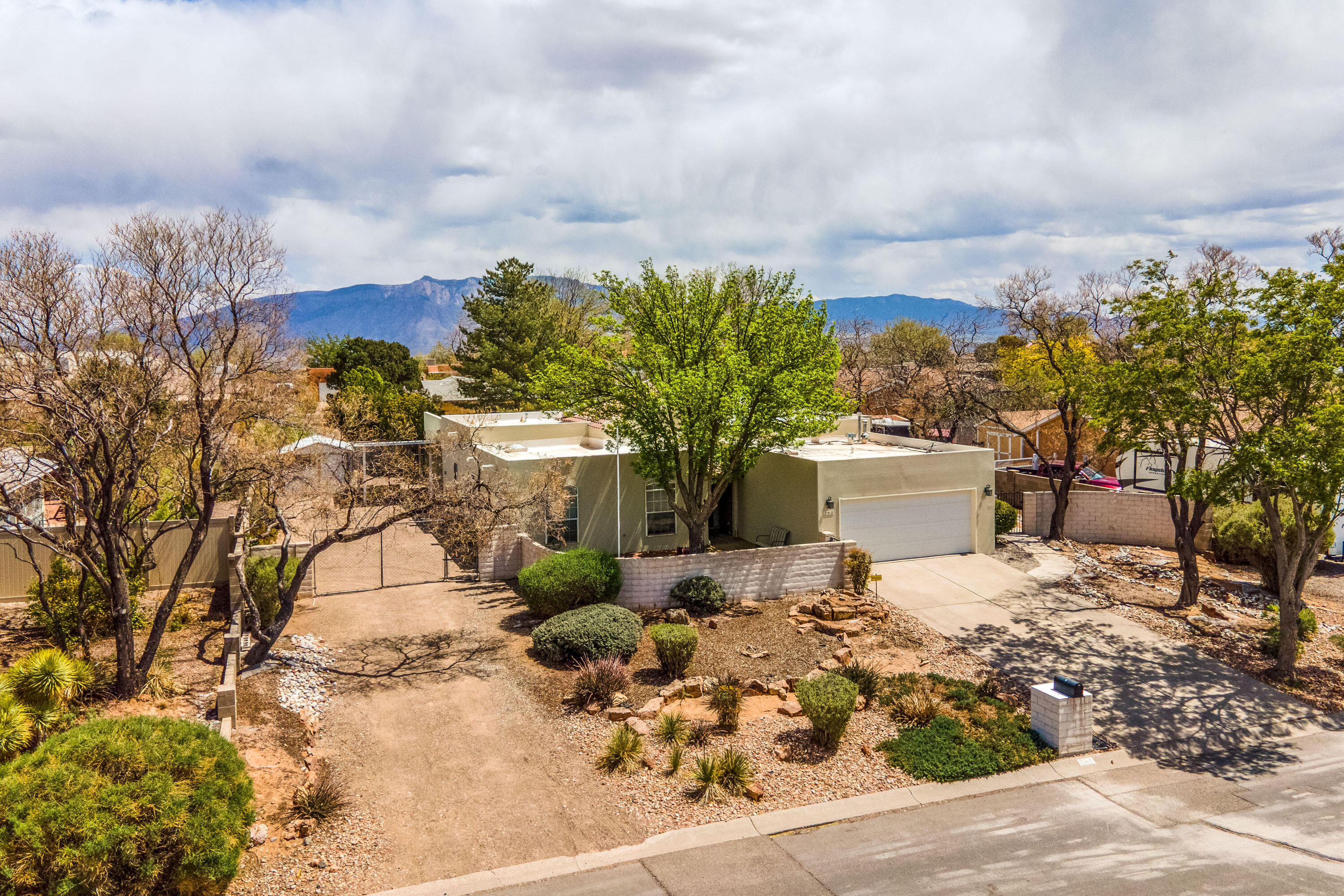 202 UTAH MEADOW Road NE