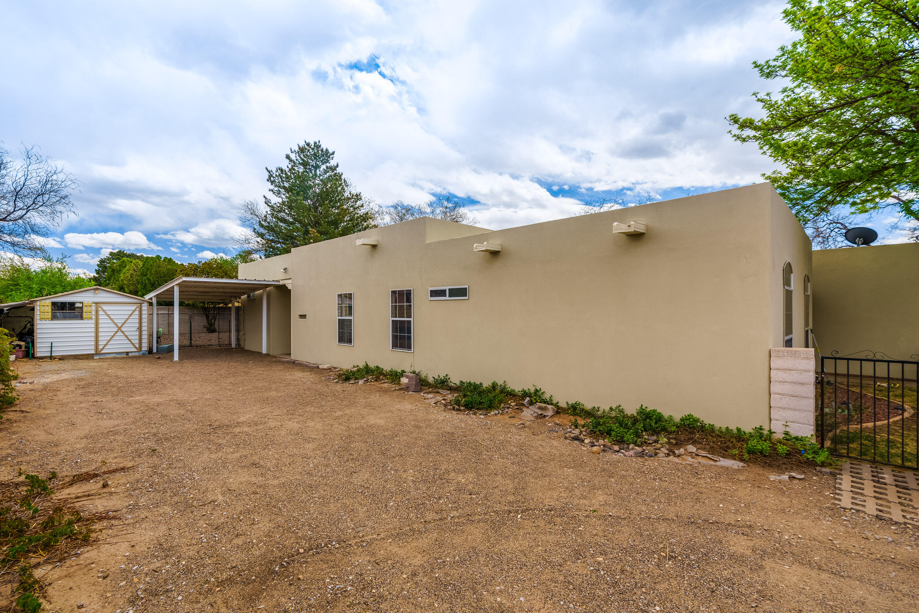 202 UTAH MEADOW Road NE