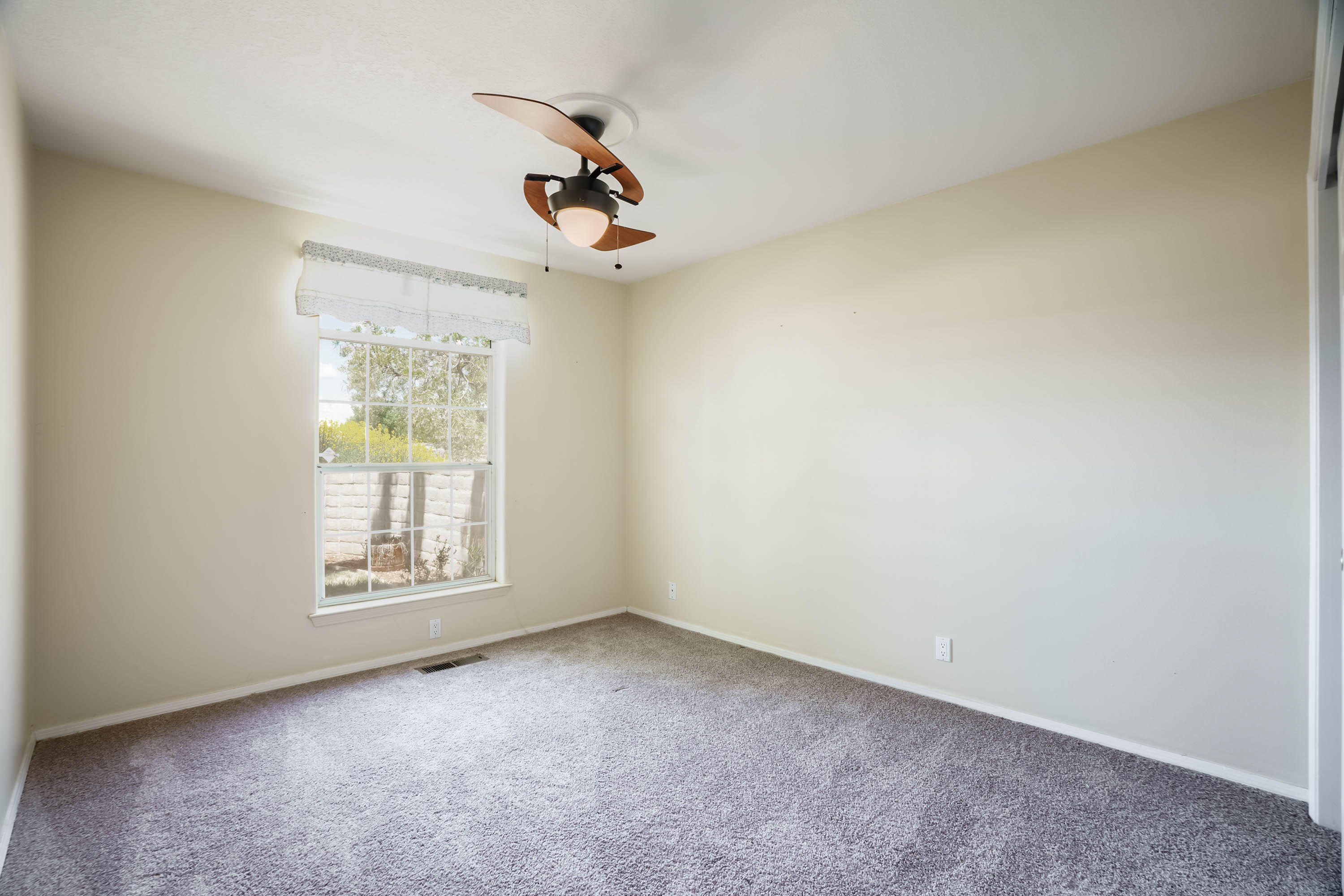 202 UTAH MEADOW Road NE