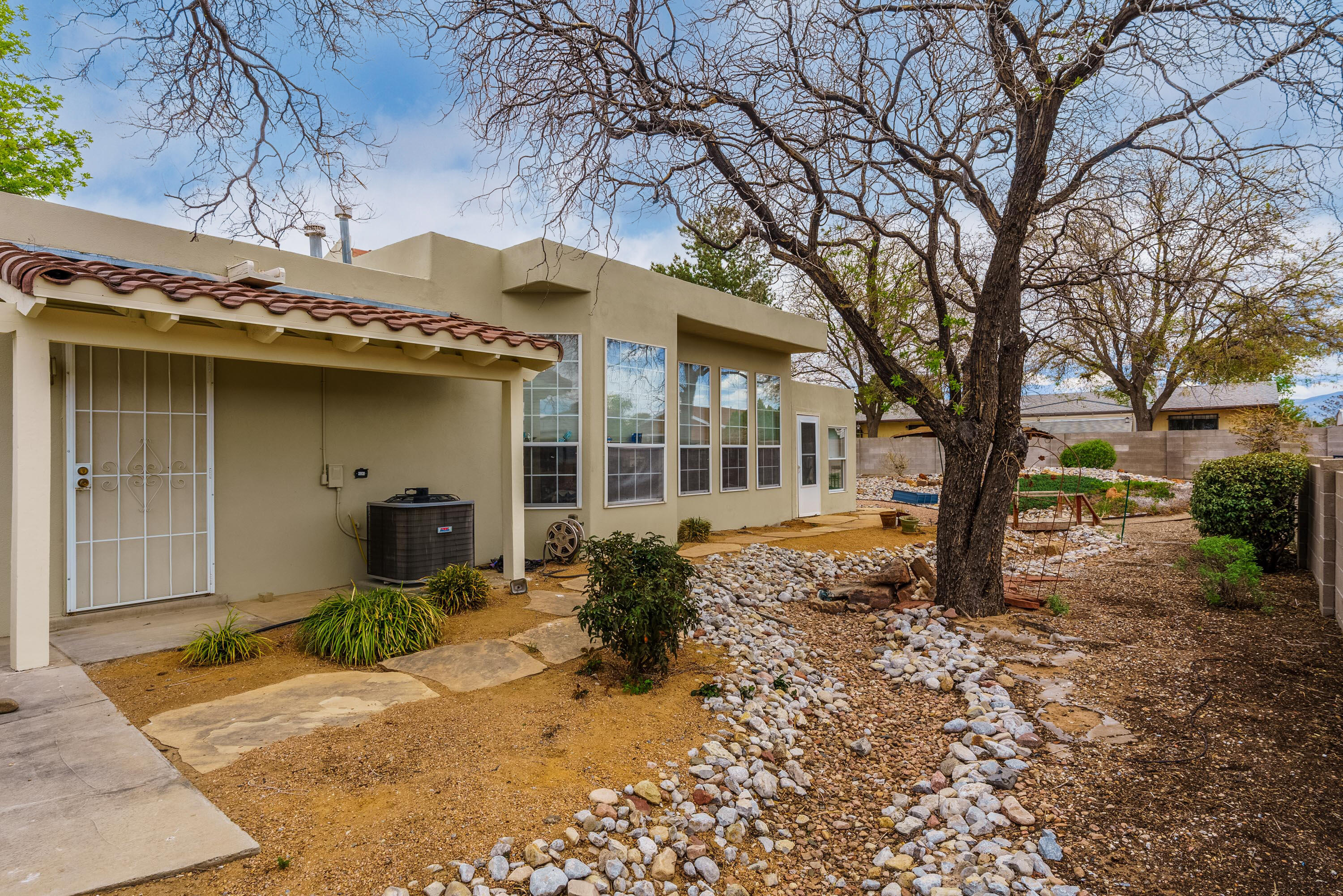 202 UTAH MEADOW Road NE