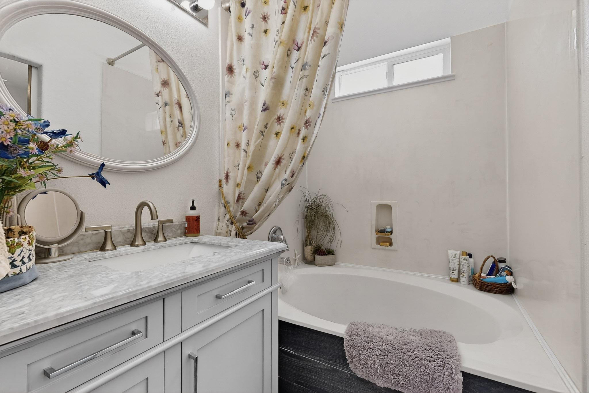 7036 CASA ELENA Drive NE