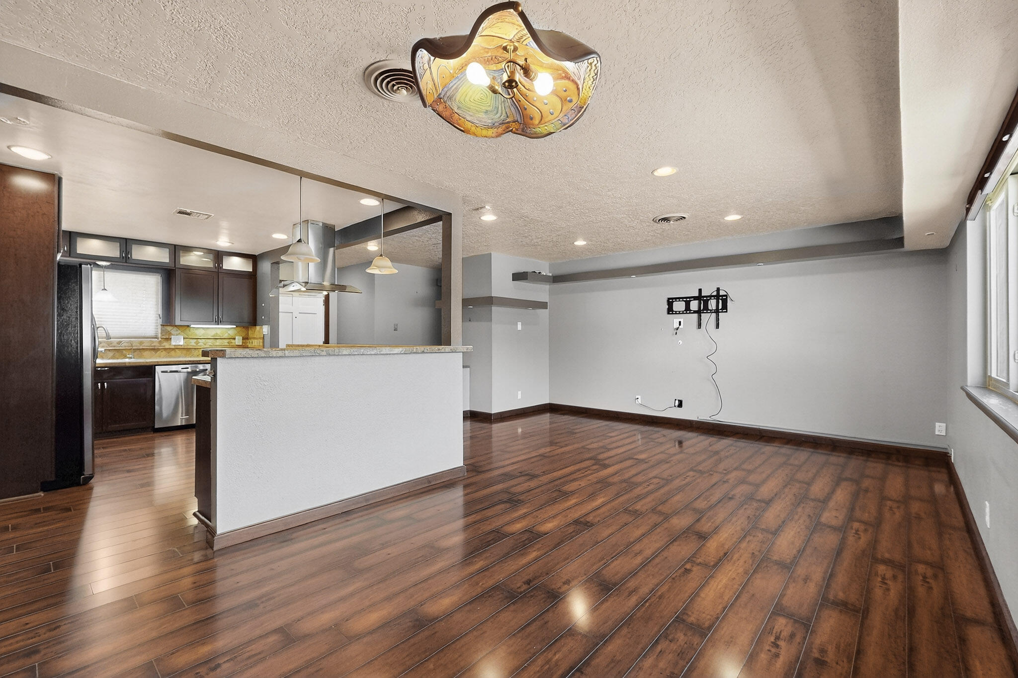 8505 BELLROSE Avenue NE