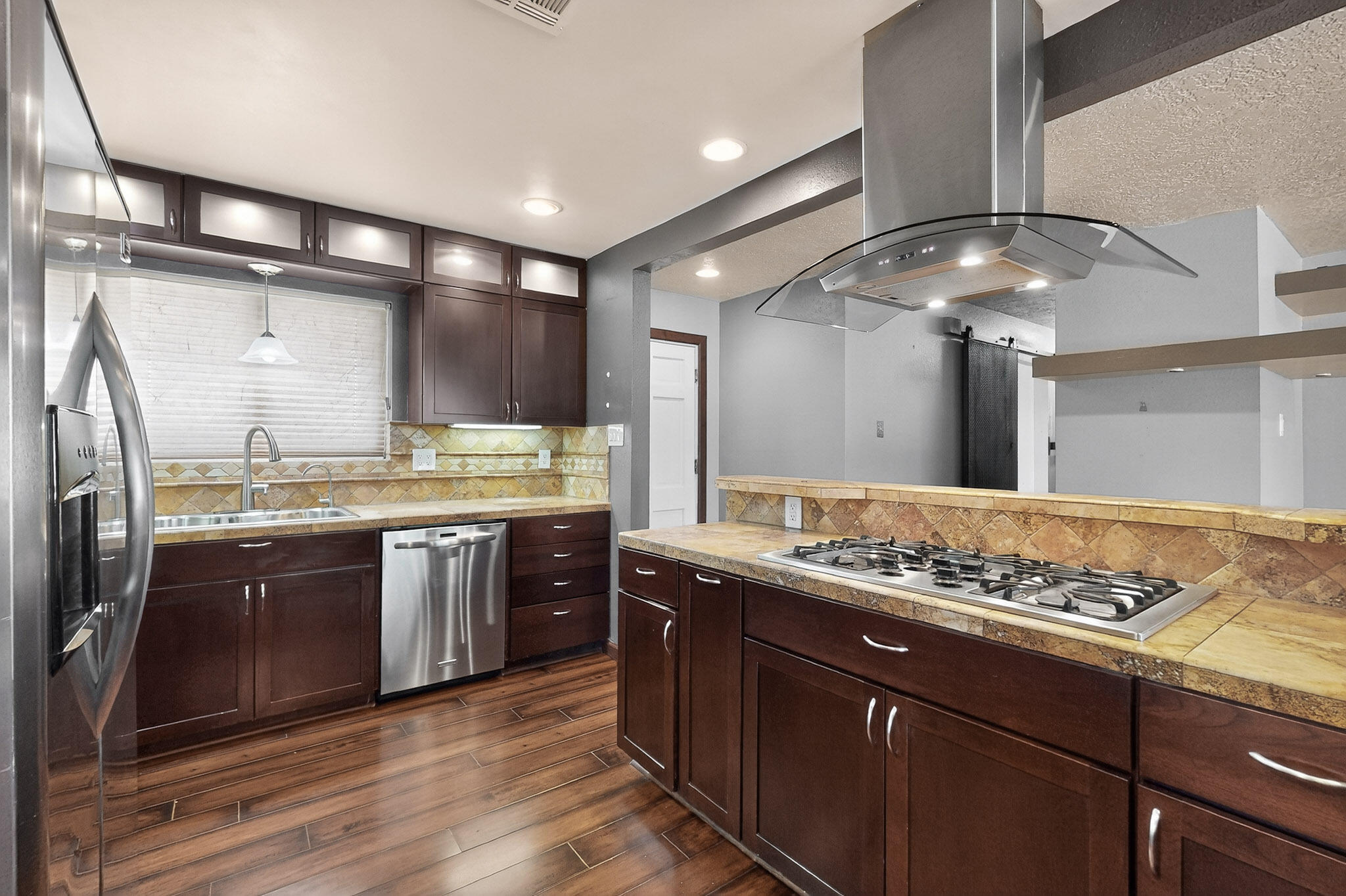 8505 BELLROSE Avenue NE