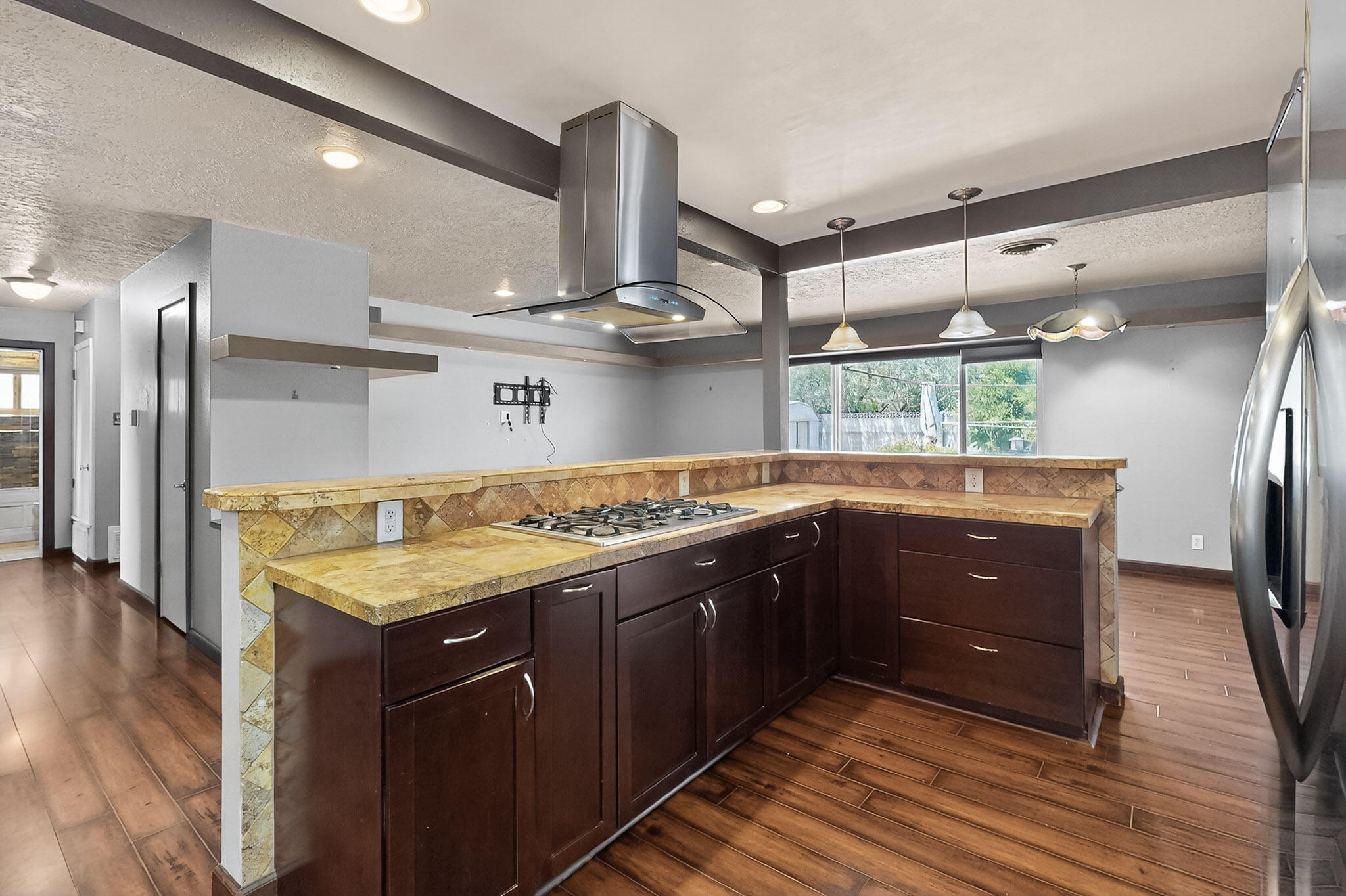 8505 BELLROSE Avenue NE