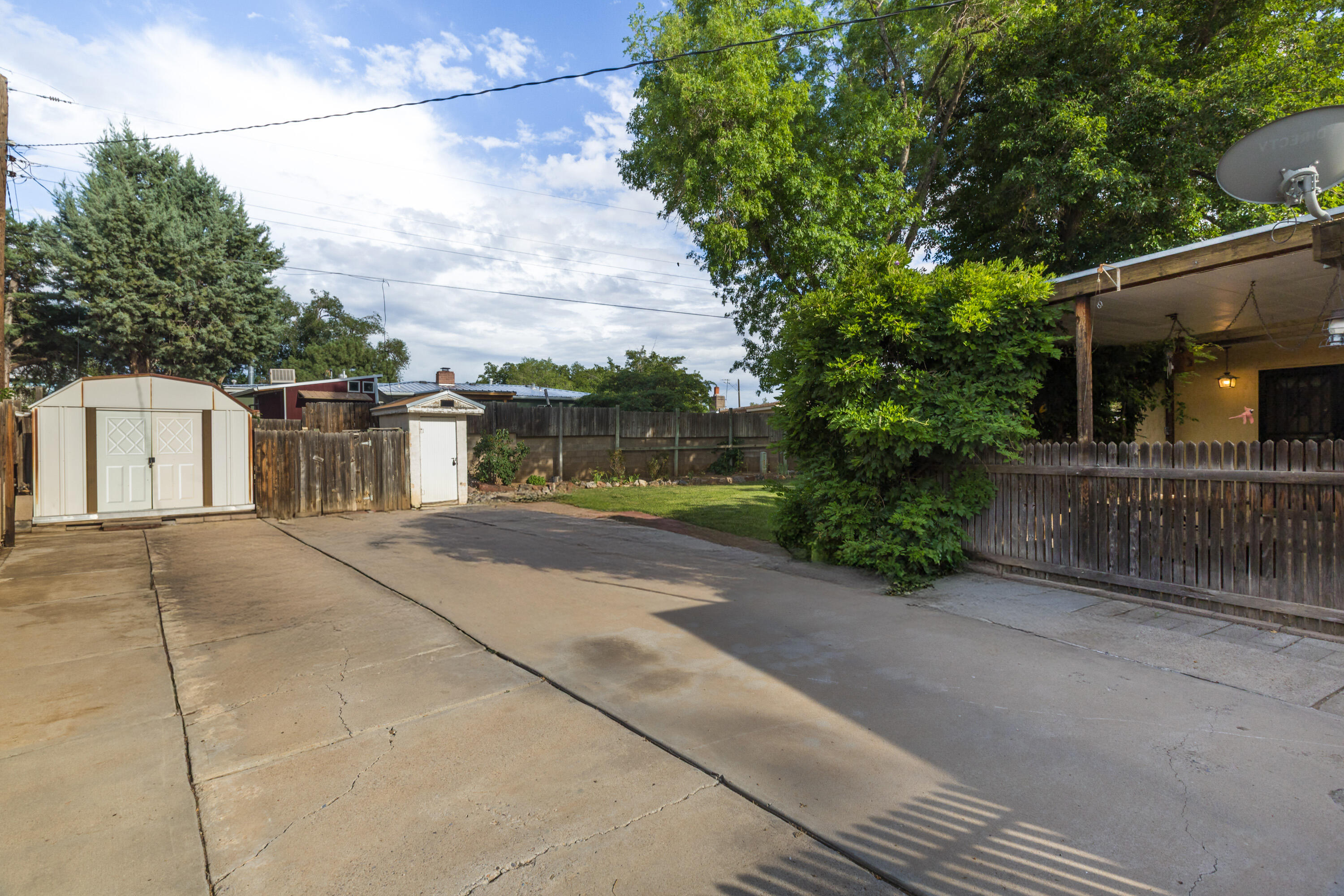 1114 CLANCY Drive NE