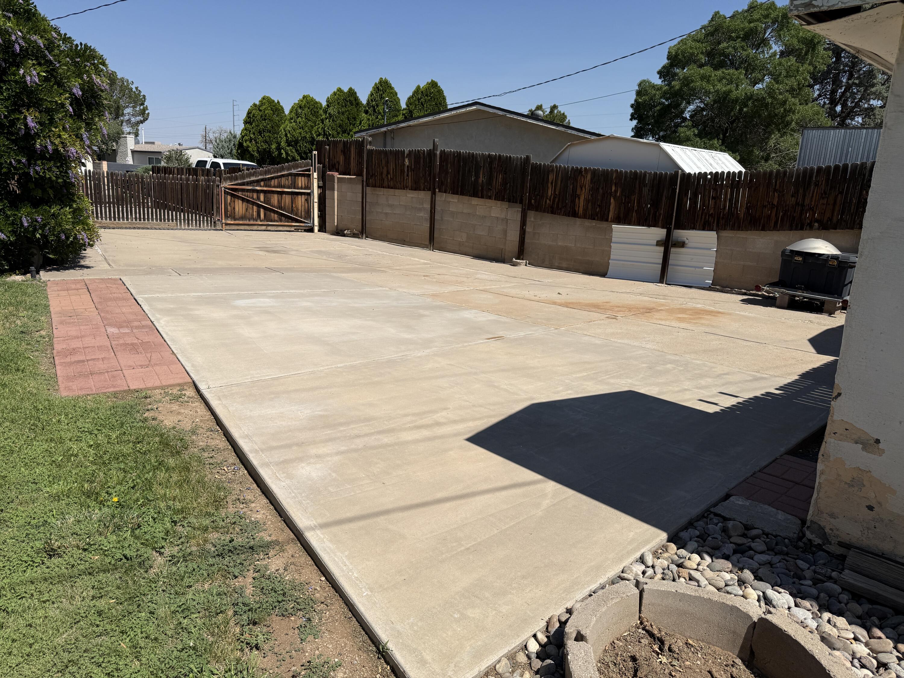 1114 CLANCY Drive NE