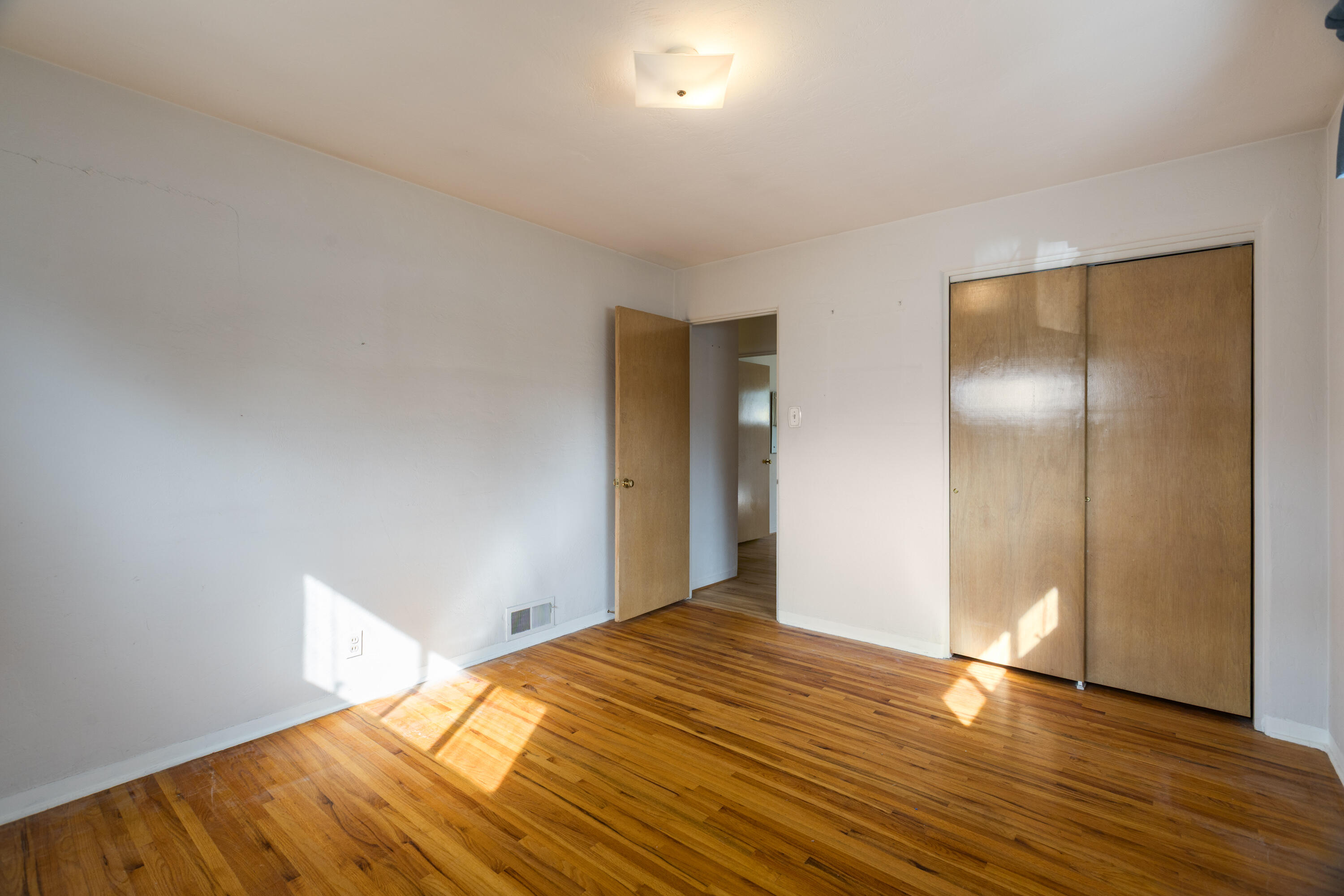 1114 CLANCY Drive NE