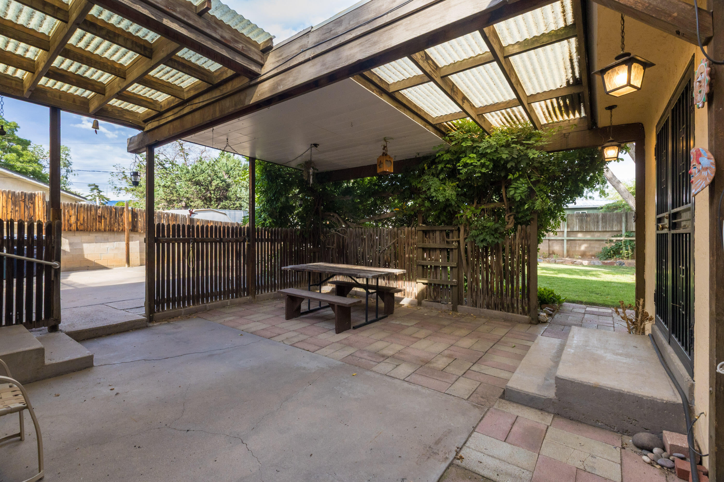 1114 CLANCY Drive NE