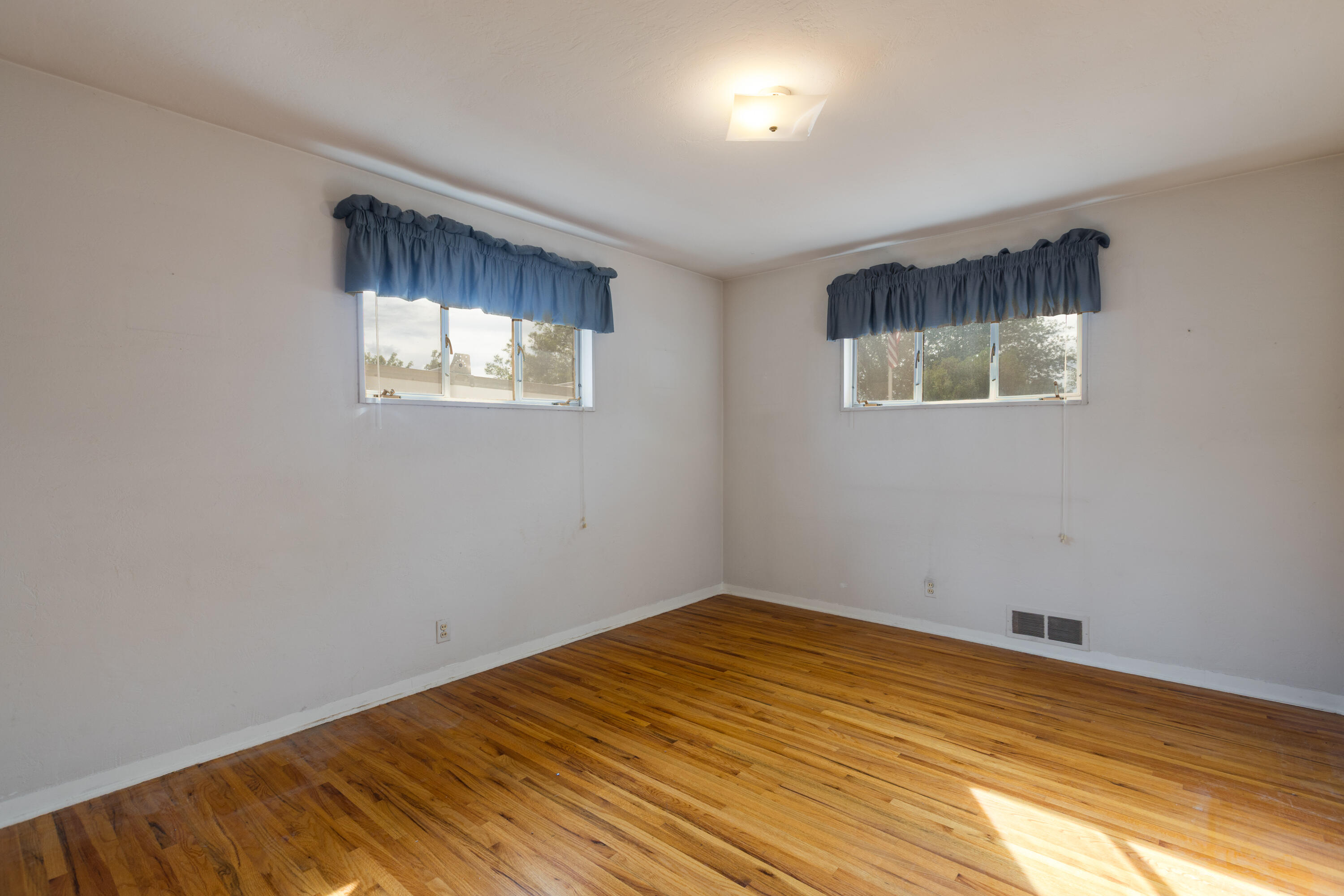 1114 CLANCY Drive NE