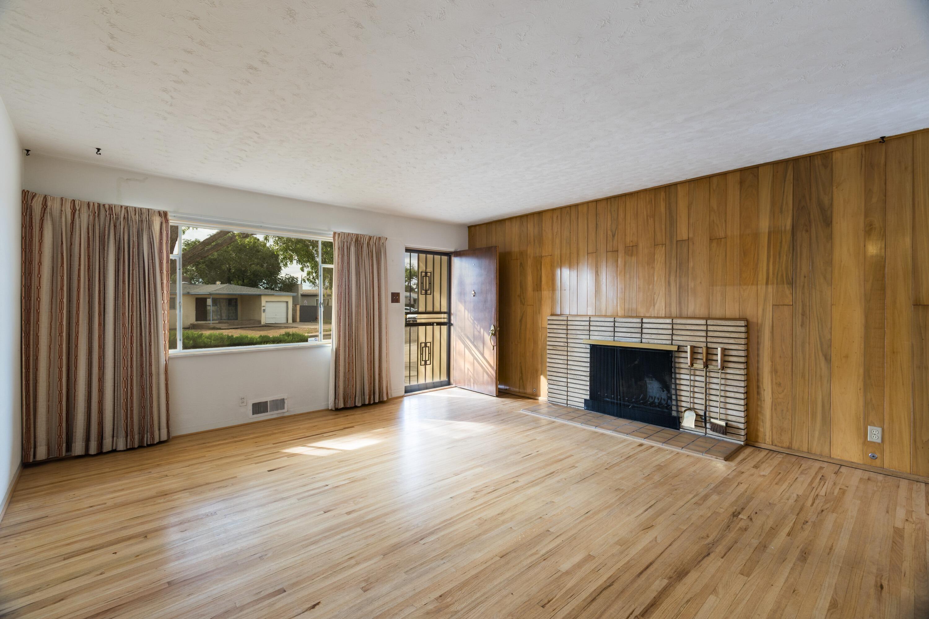 1114 CLANCY Drive NE