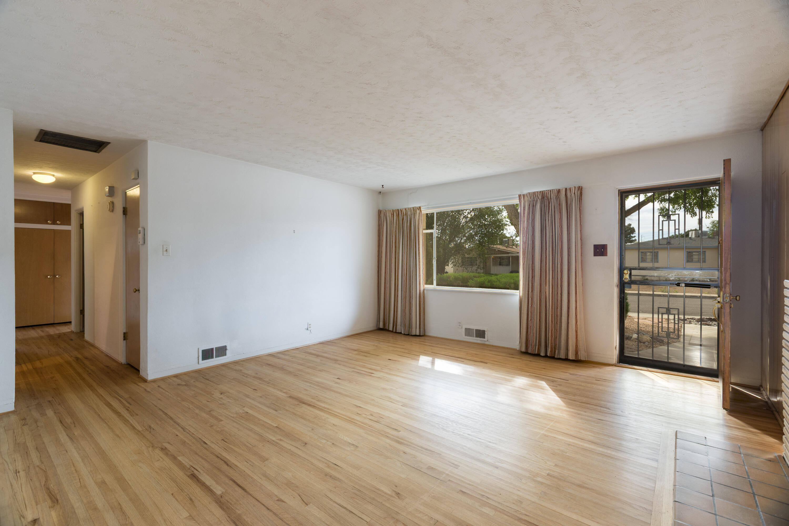 1114 CLANCY Drive NE