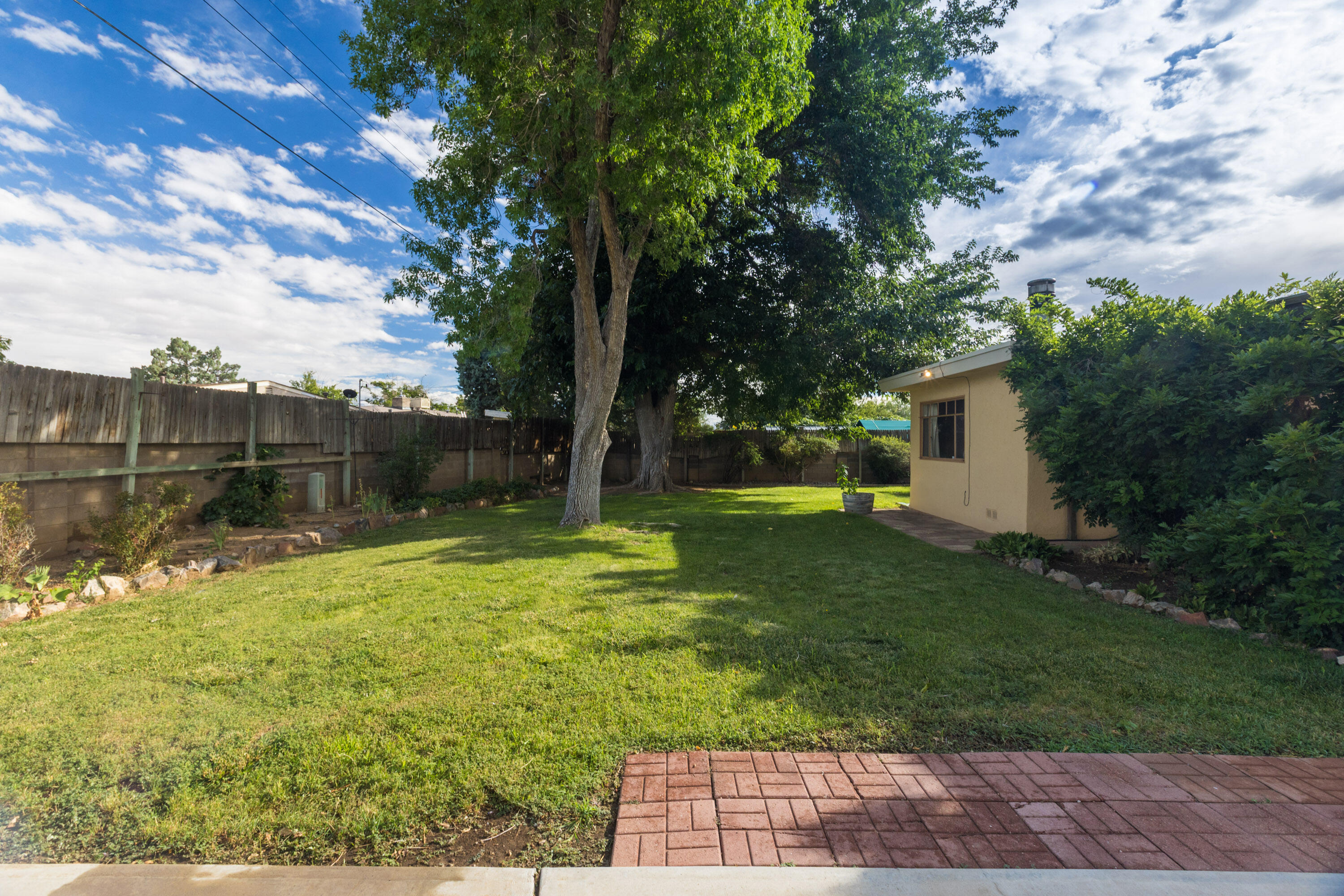 1114 CLANCY Drive NE