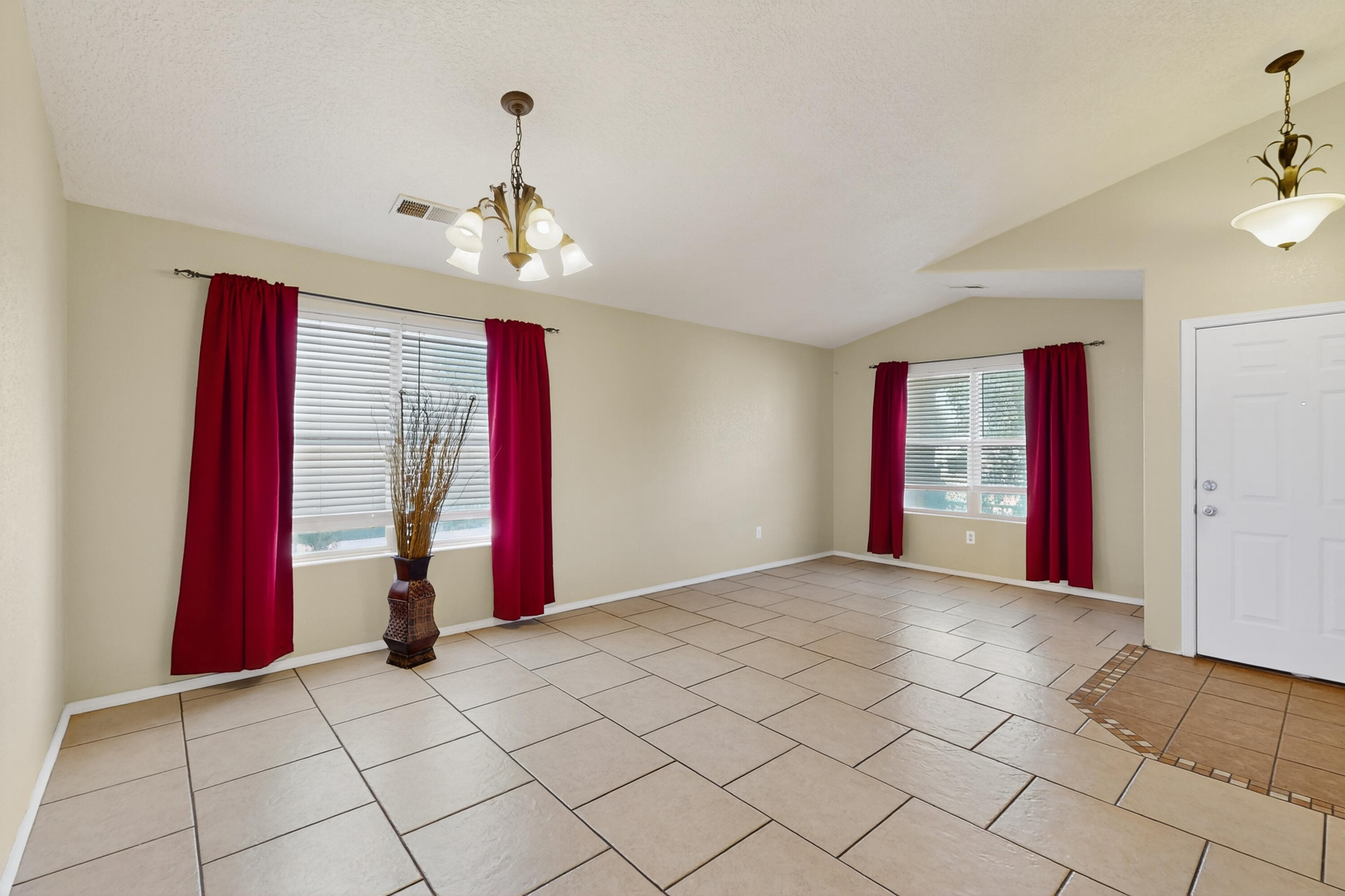 1404 SIDEWINDER Road NE