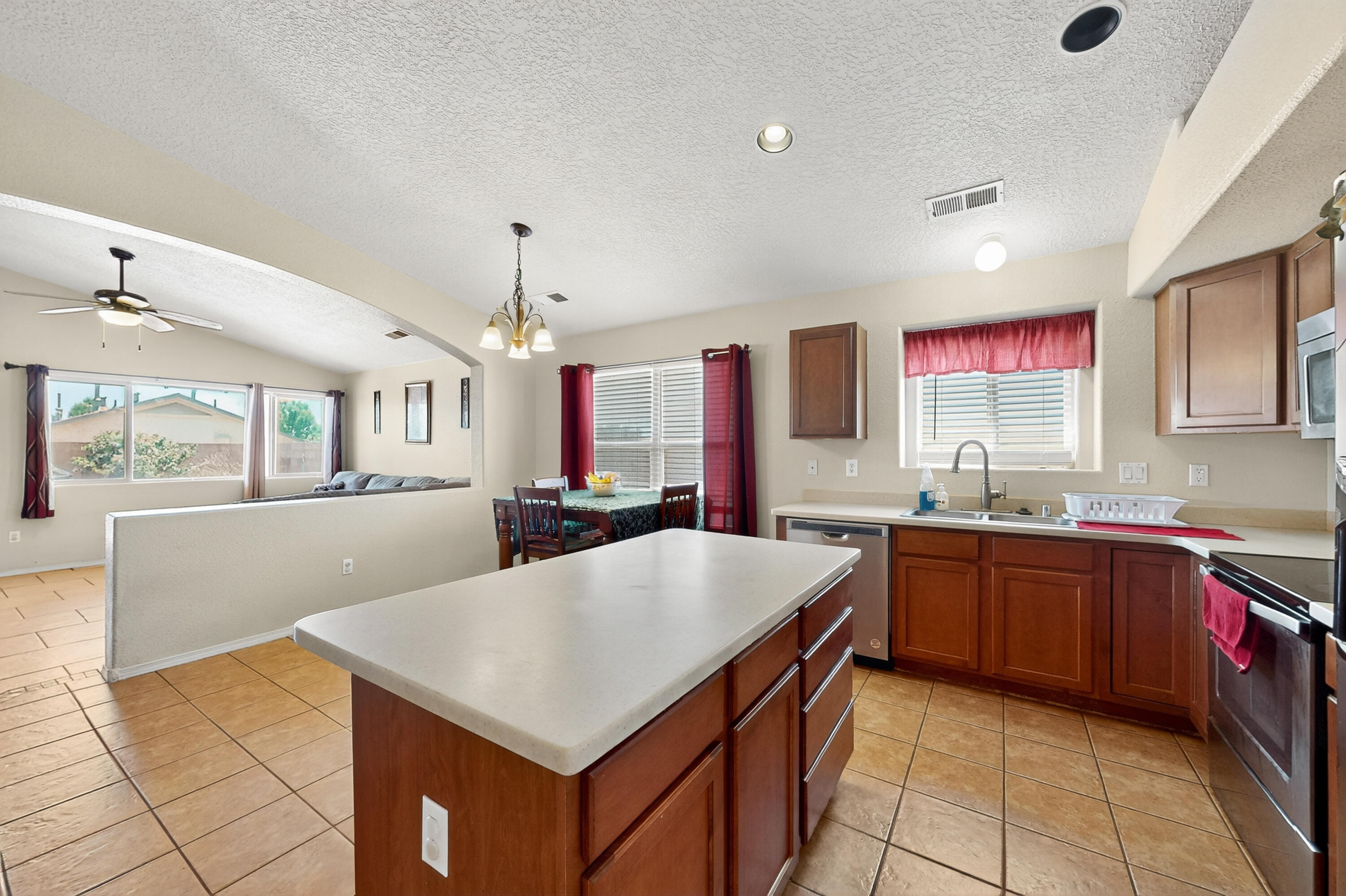 1404 SIDEWINDER Road NE