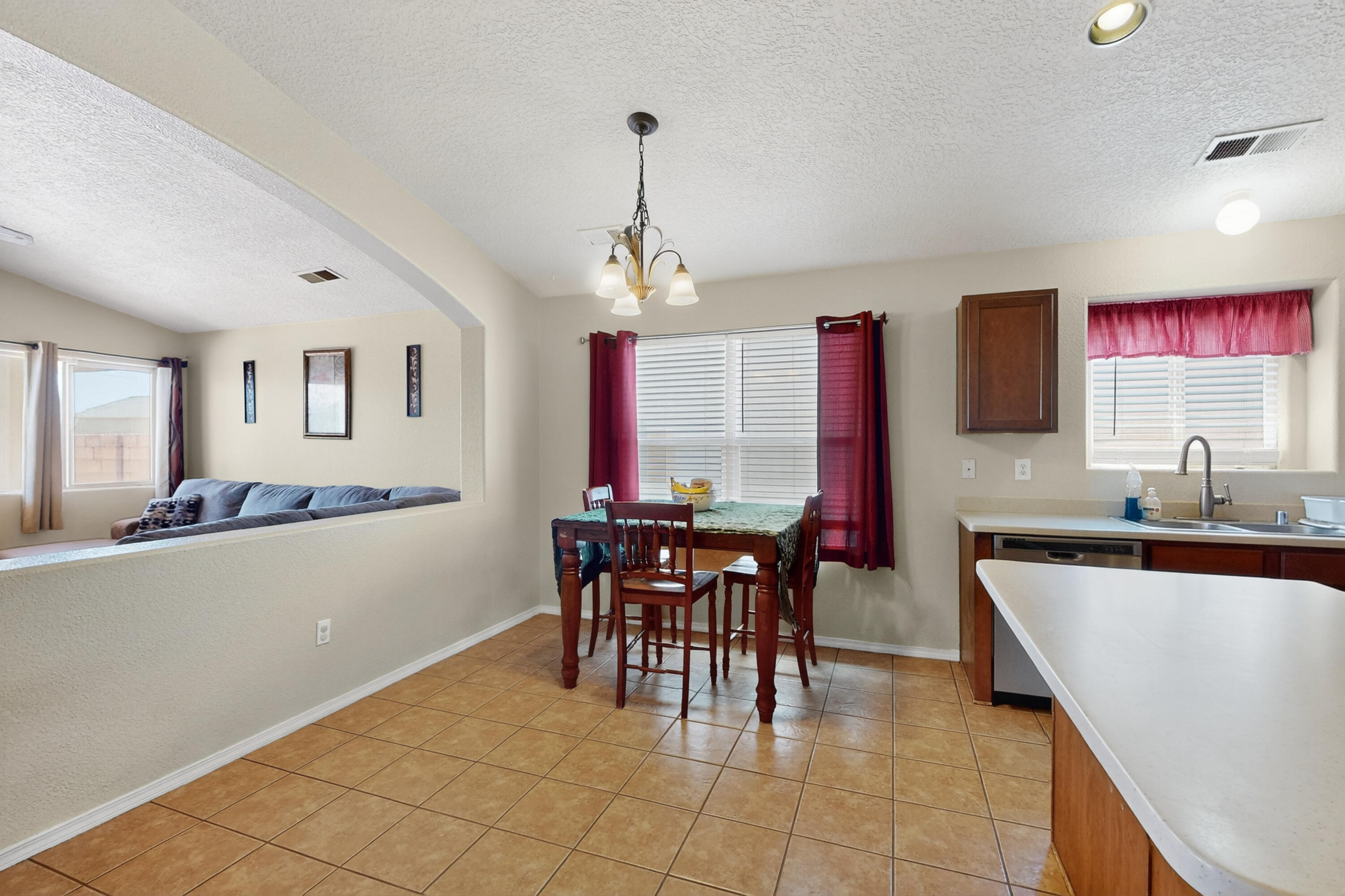 1404 SIDEWINDER Road NE