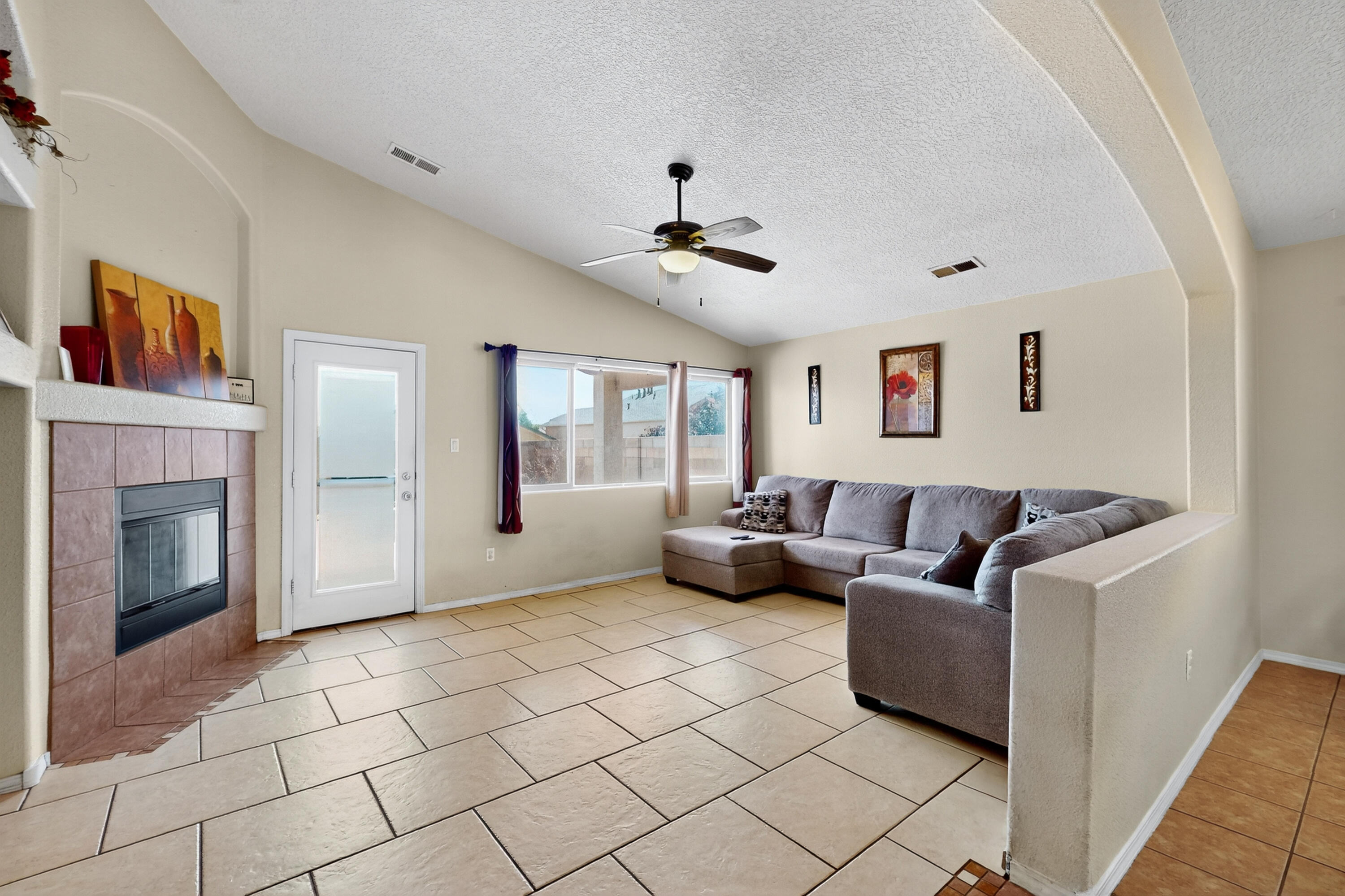 1404 SIDEWINDER Road NE