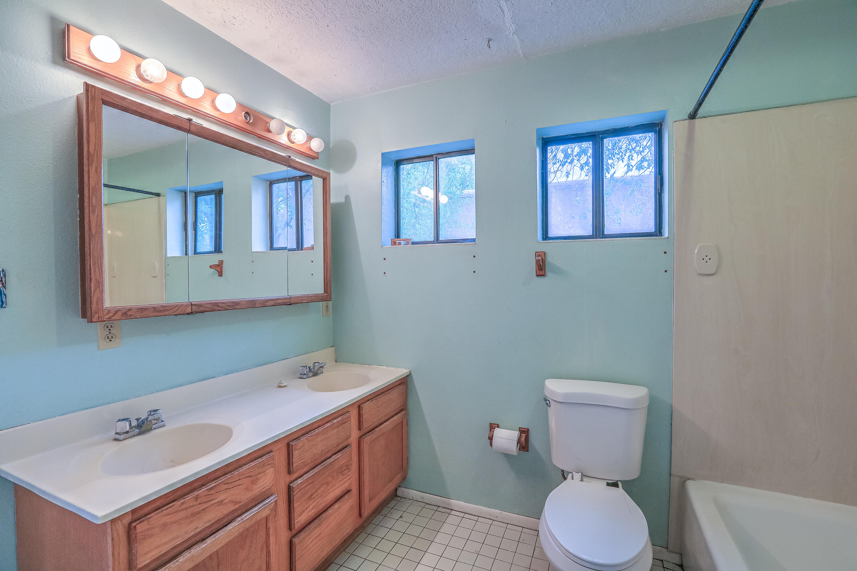 1134 PRINCETON Drive NE