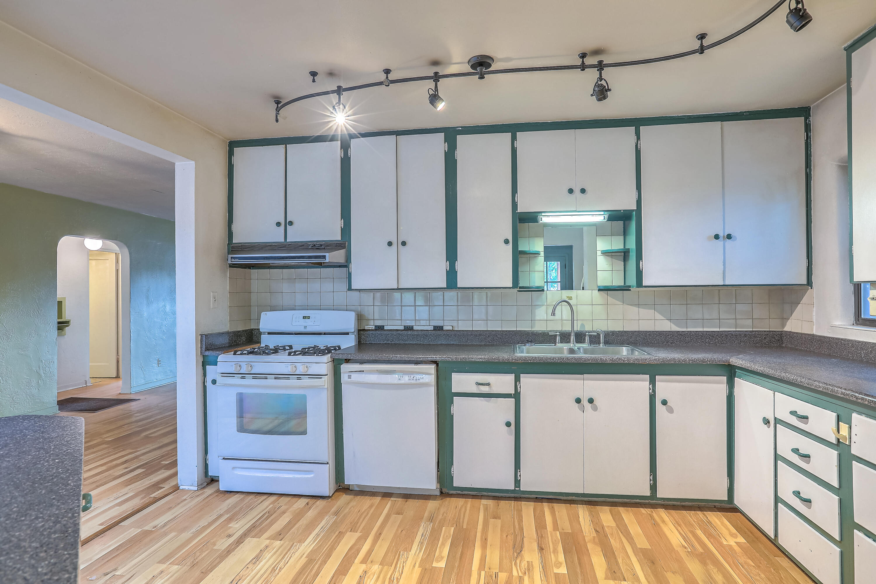 1134 PRINCETON Drive NE