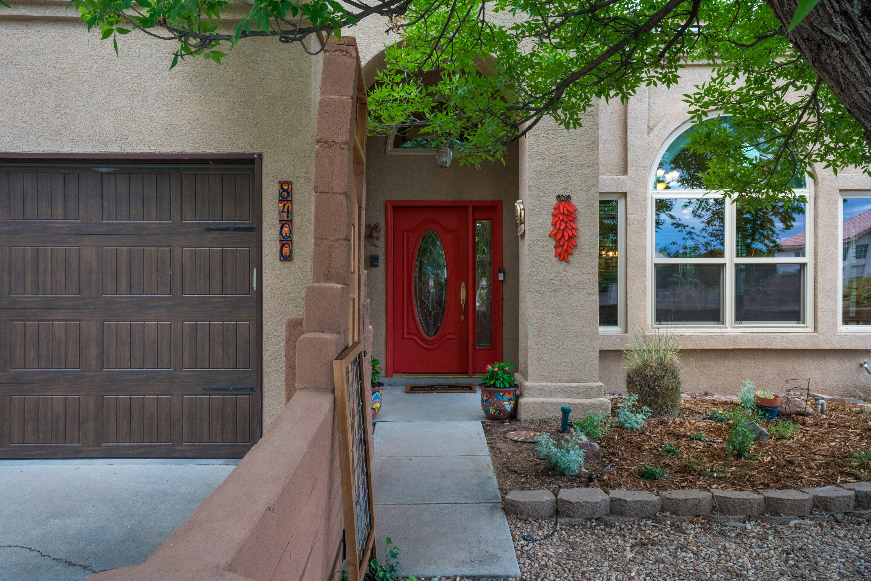 8400 MANUEL CIA Place NE