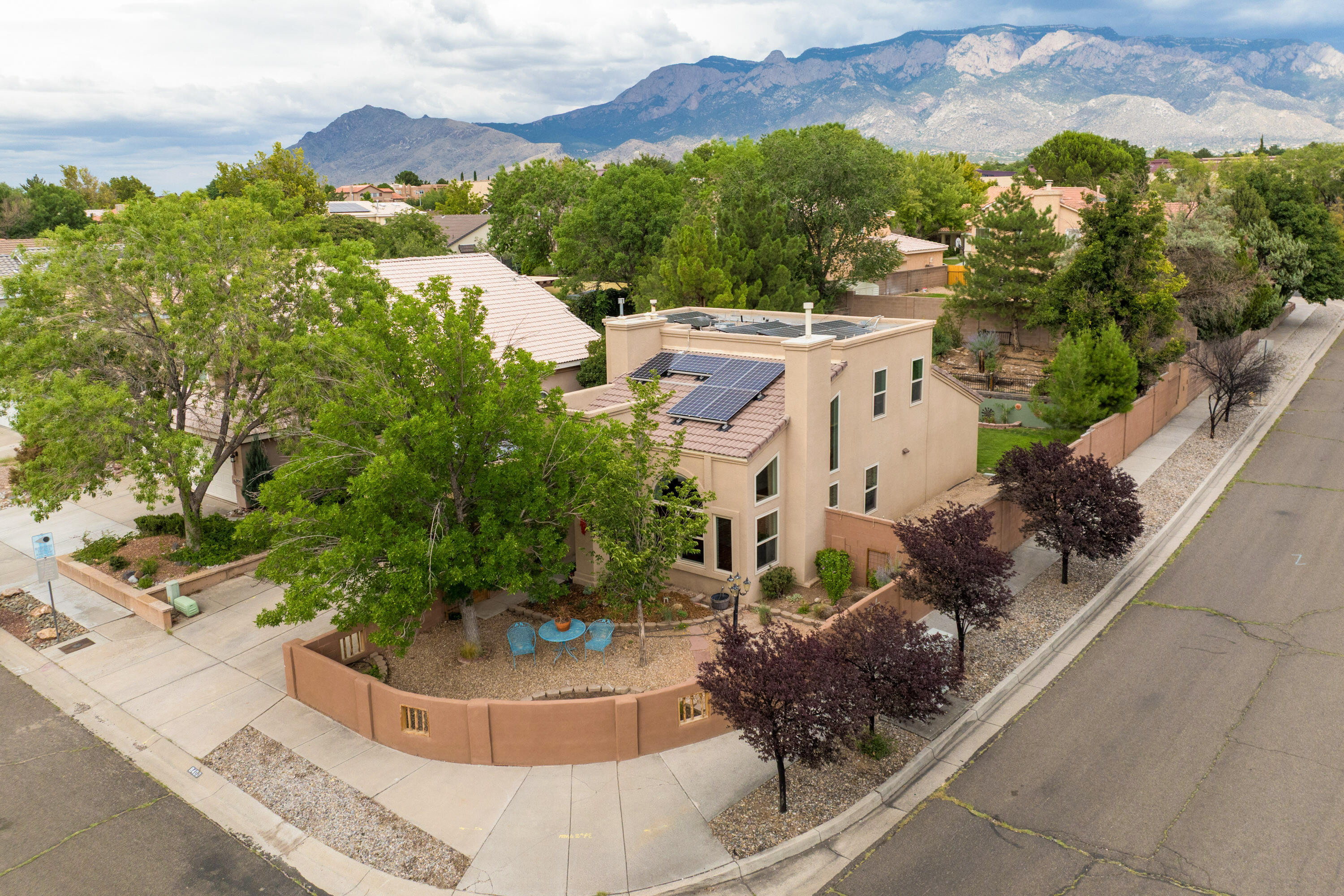 8400 MANUEL CIA Place NE