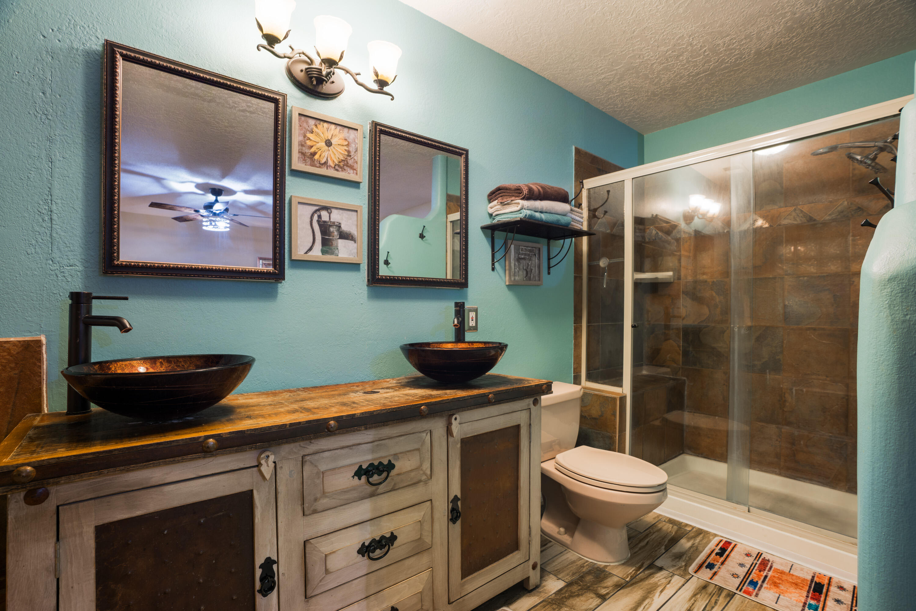 8400 MANUEL CIA Place NE