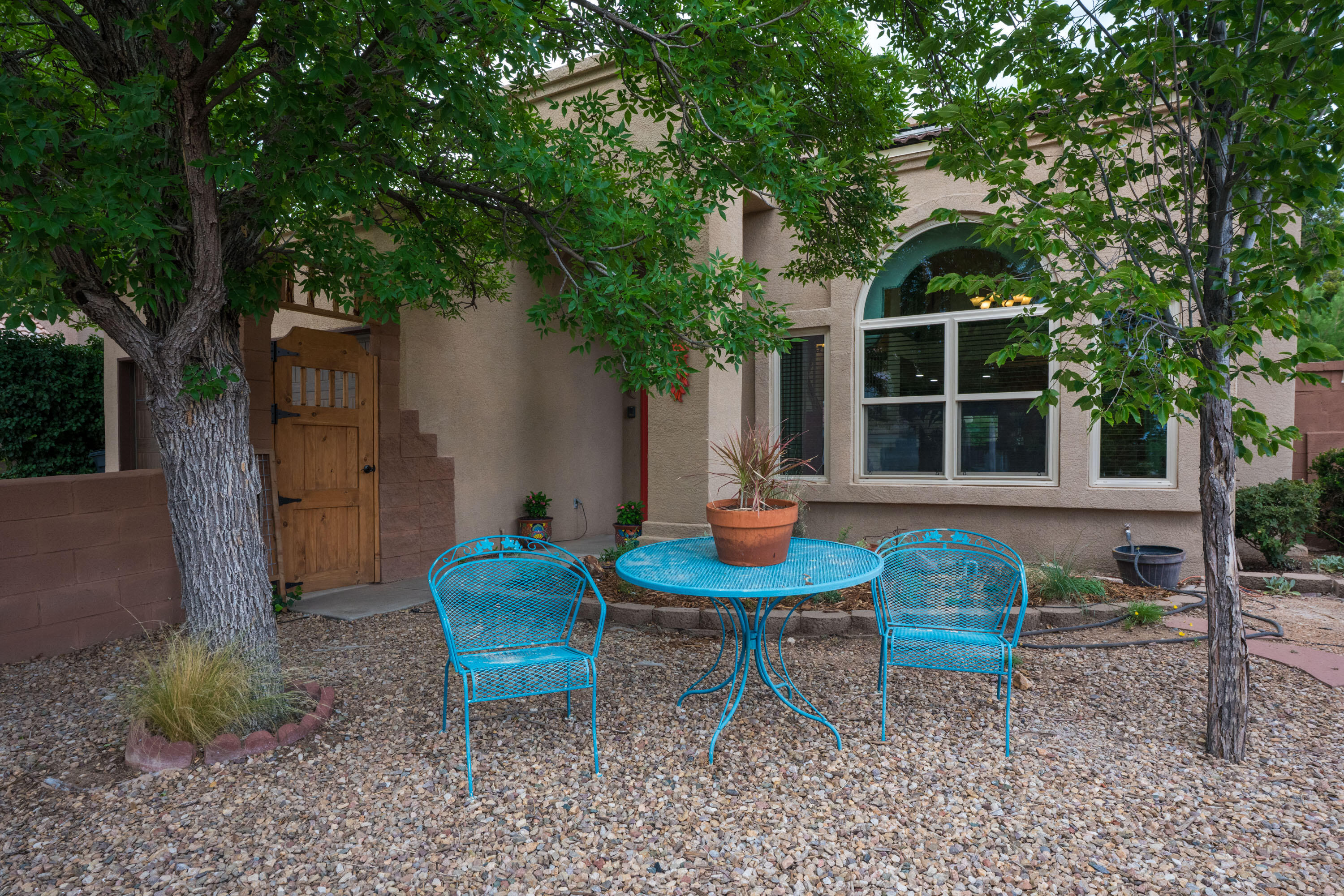 8400 MANUEL CIA Place NE