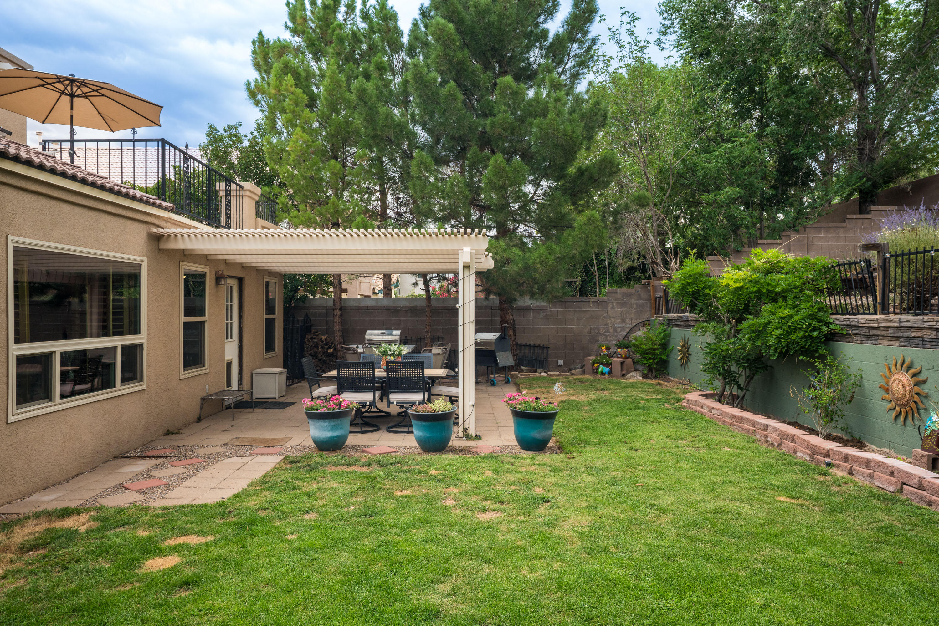 8400 MANUEL CIA Place NE