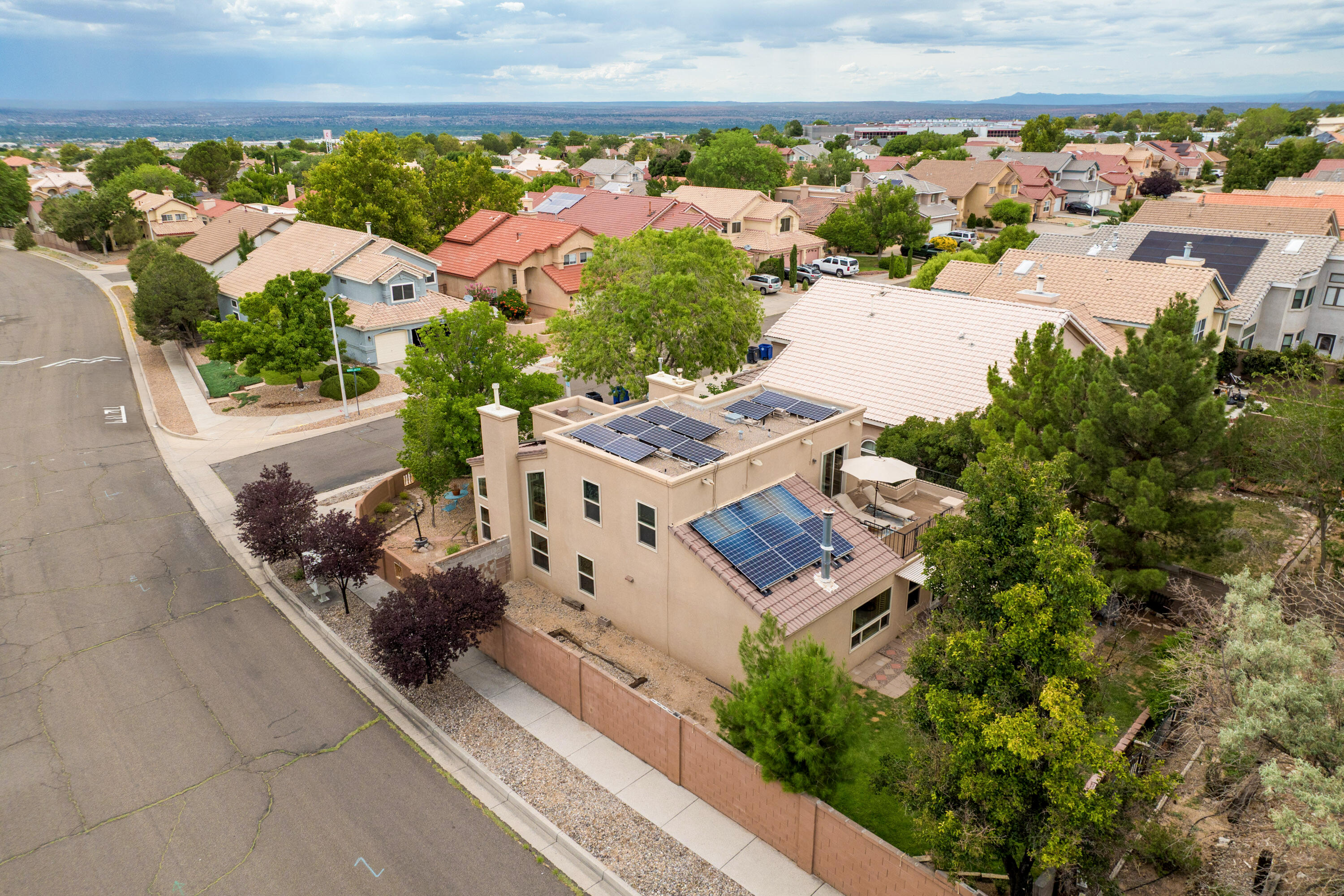 8400 MANUEL CIA Place NE