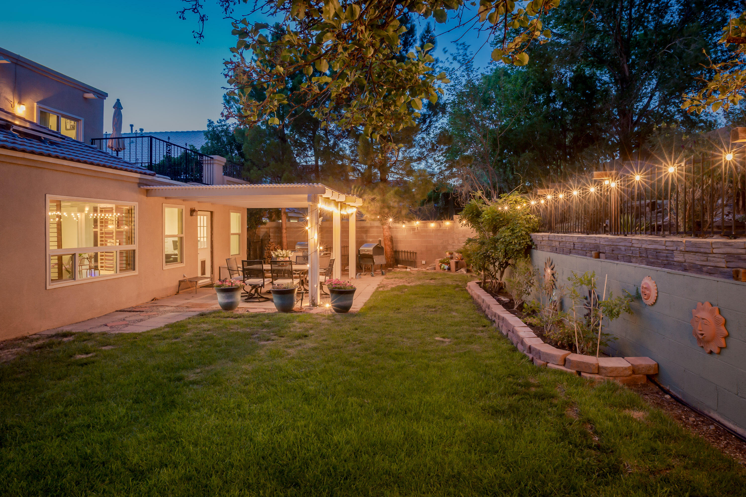 8400 MANUEL CIA Place NE