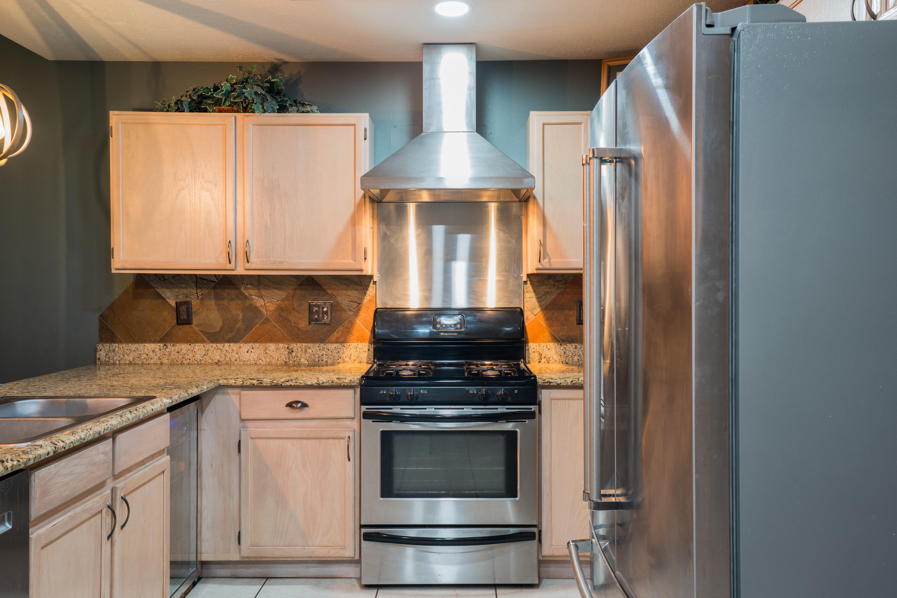 8400 MANUEL CIA Place NE