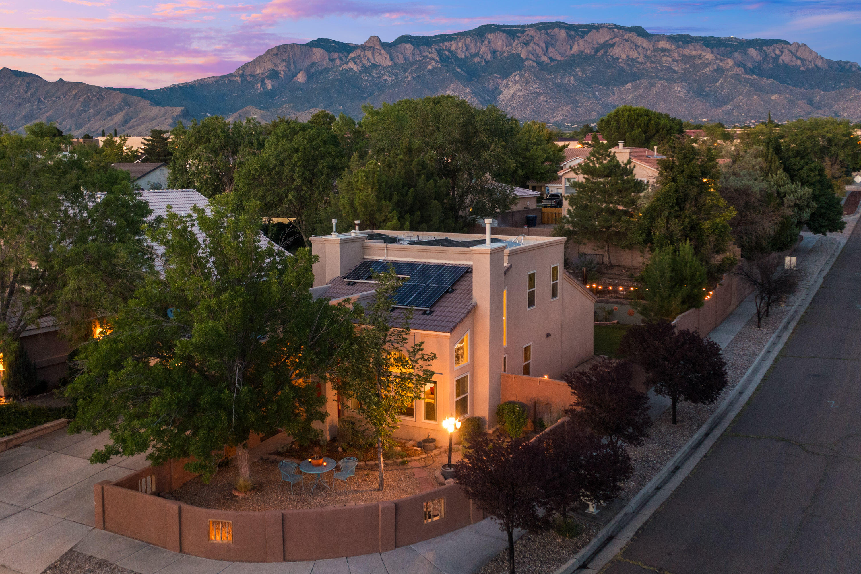 8400 MANUEL CIA Place NE