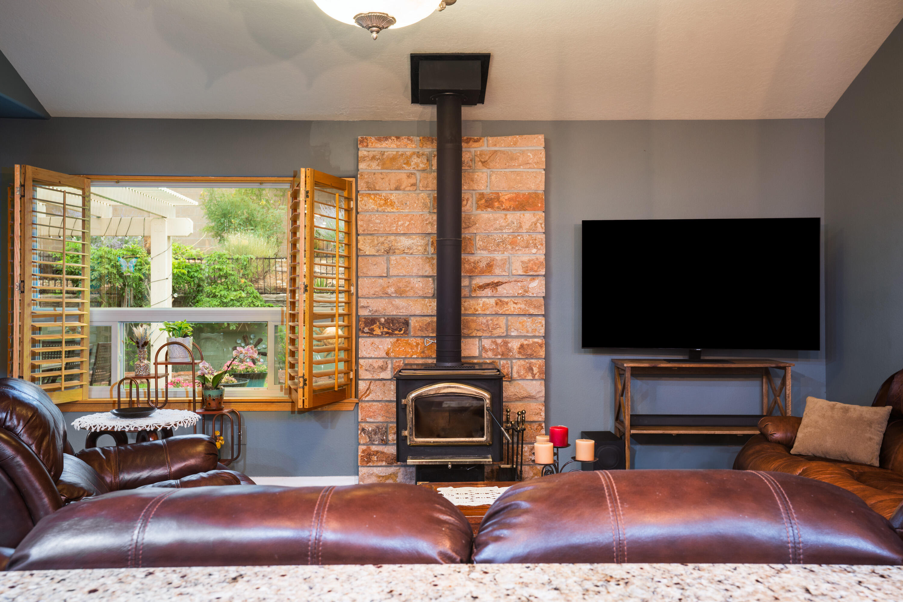 8400 MANUEL CIA Place NE