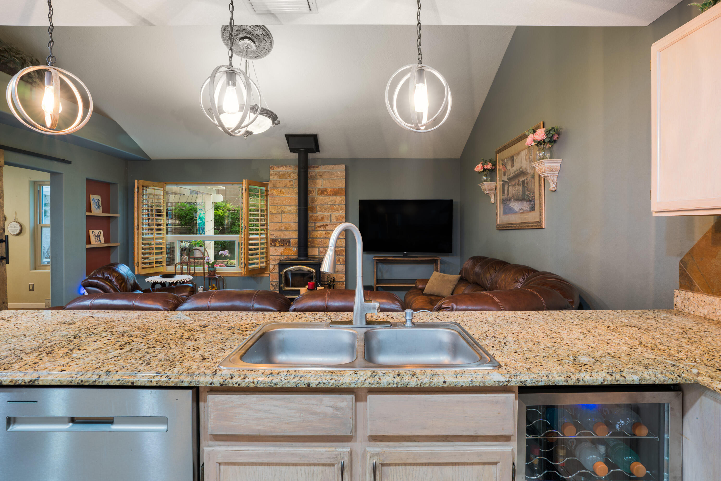 8400 MANUEL CIA Place NE