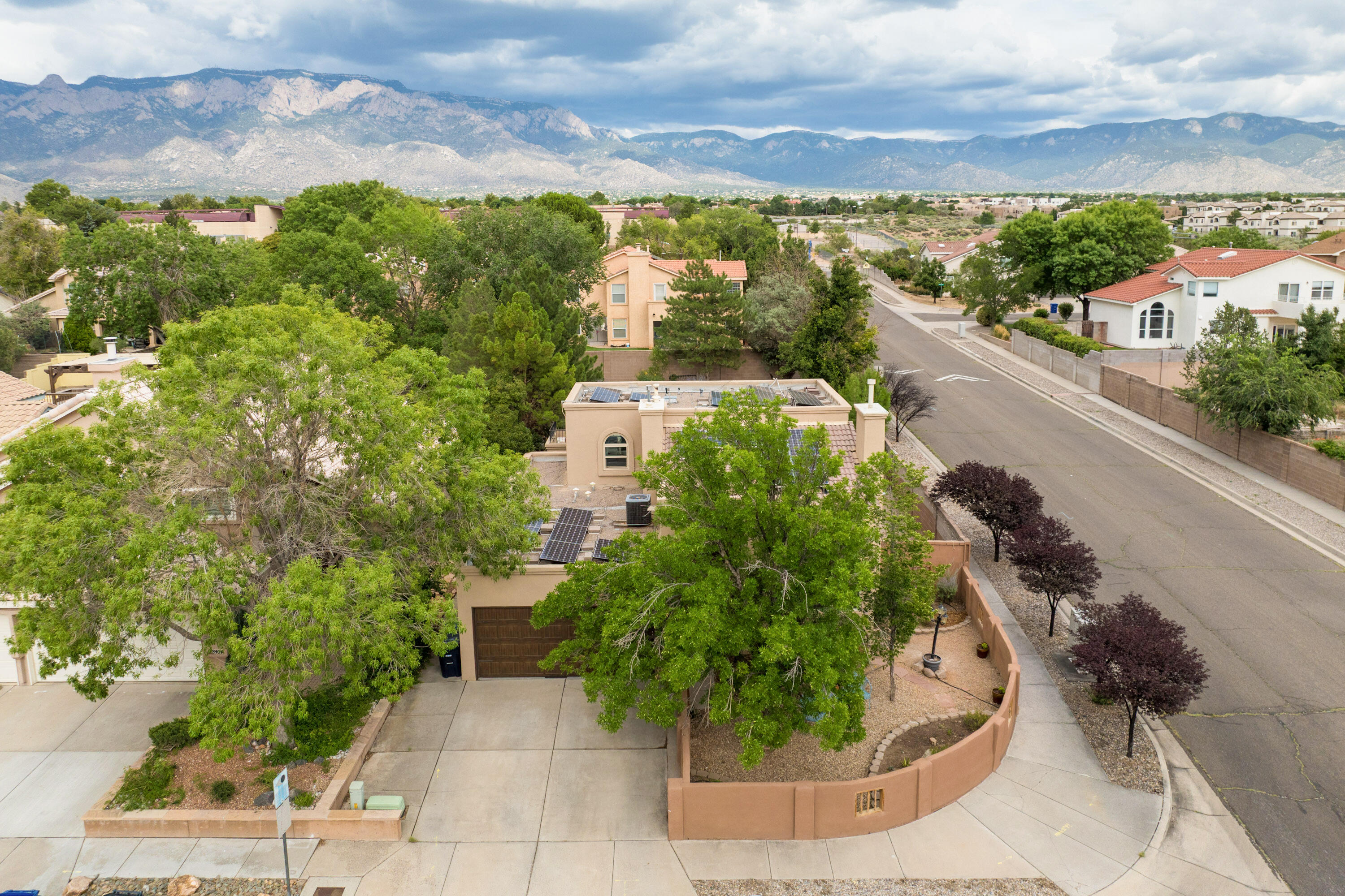 8400 MANUEL CIA Place NE